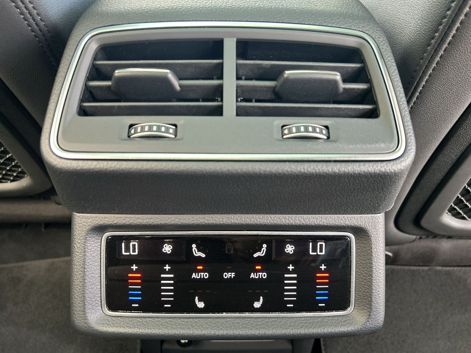 Audi - Q8 Sportback e-tron_23