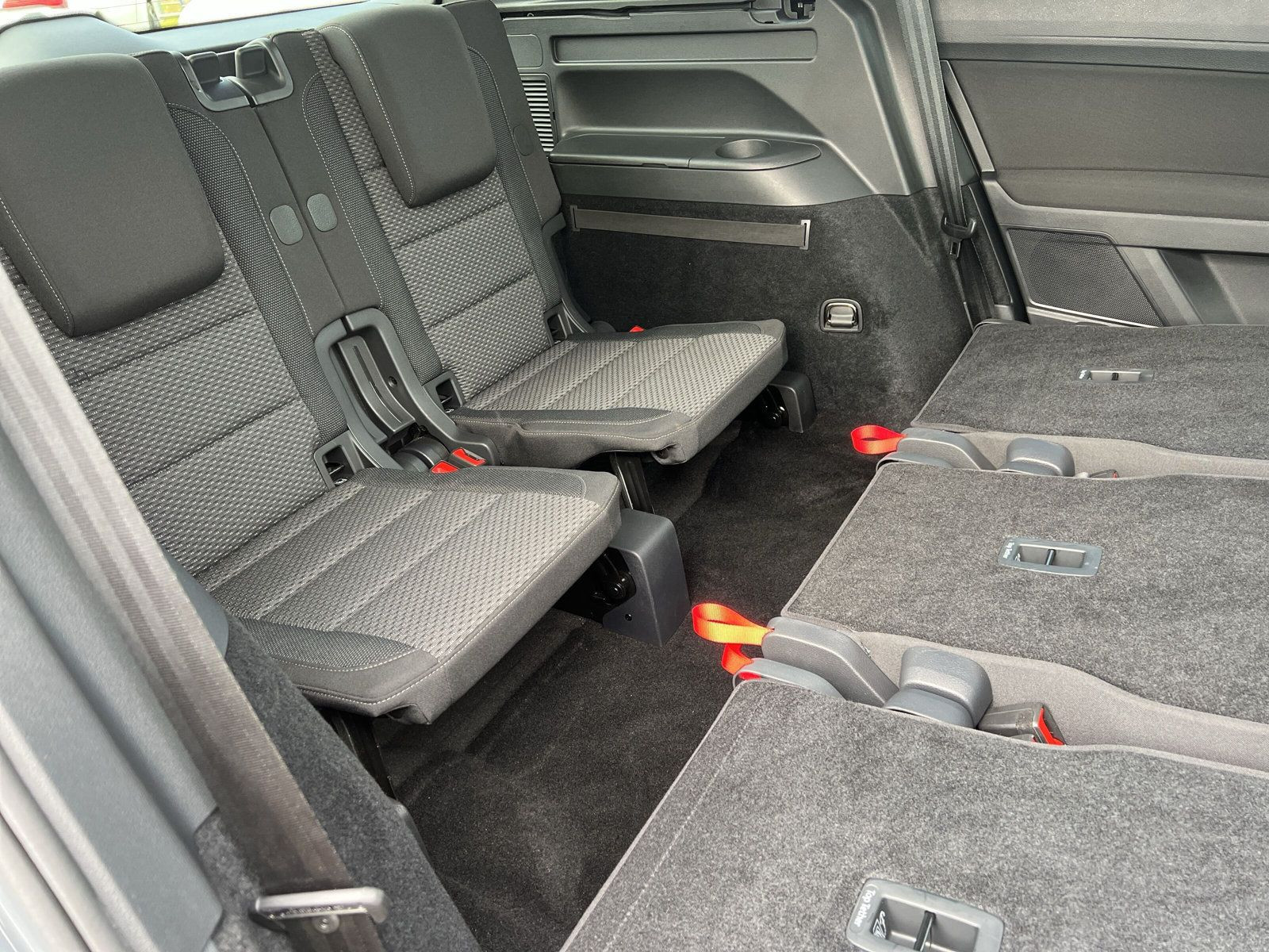 Volkswagen - Touran_31