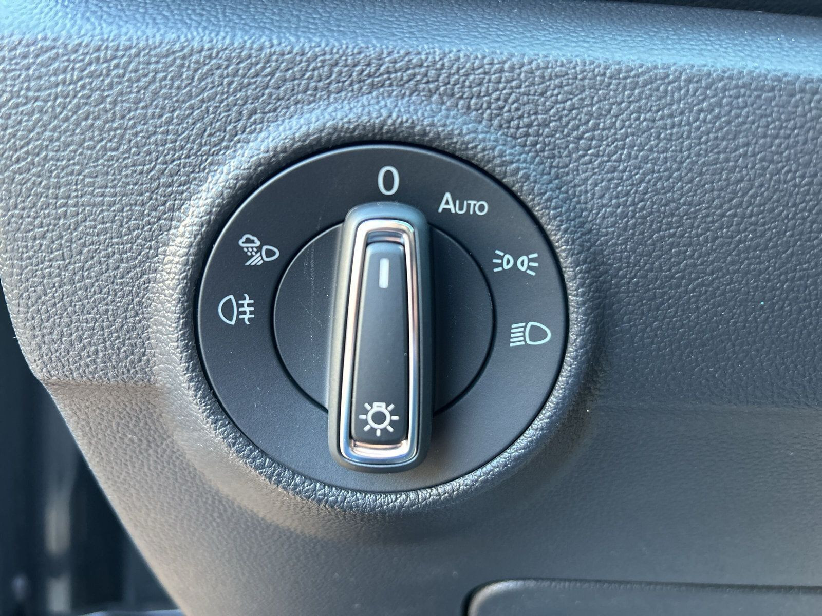 Volkswagen - T-Roc_26