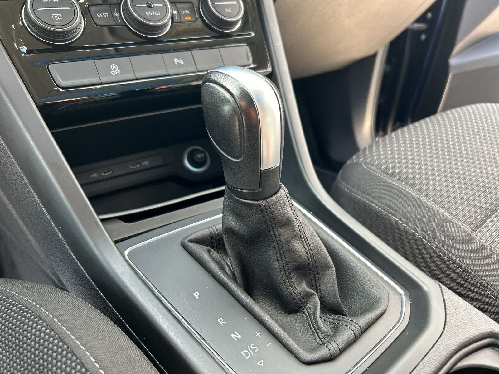 Volkswagen - Touran_15