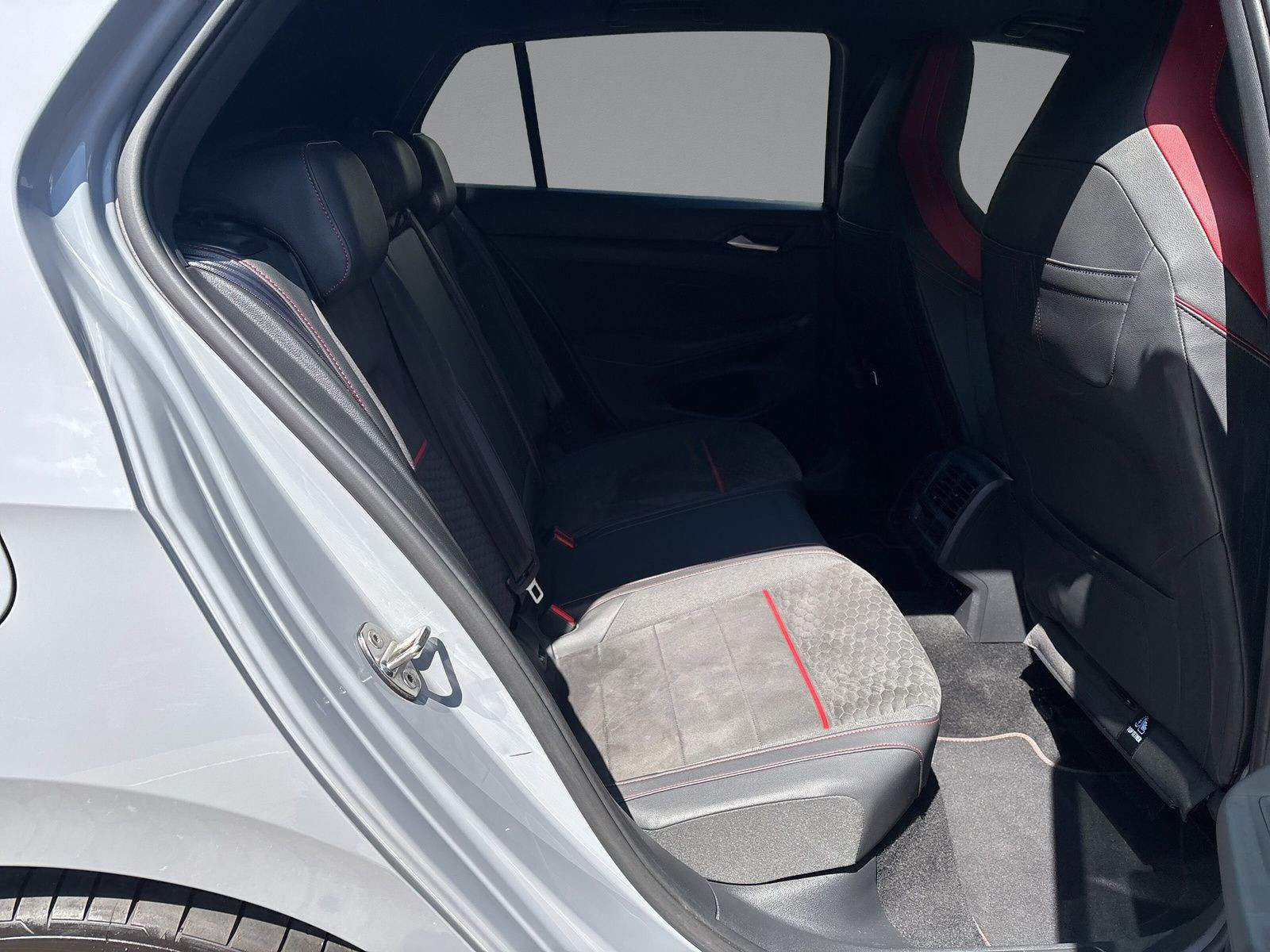 Volkswagen - Golf GTI_13