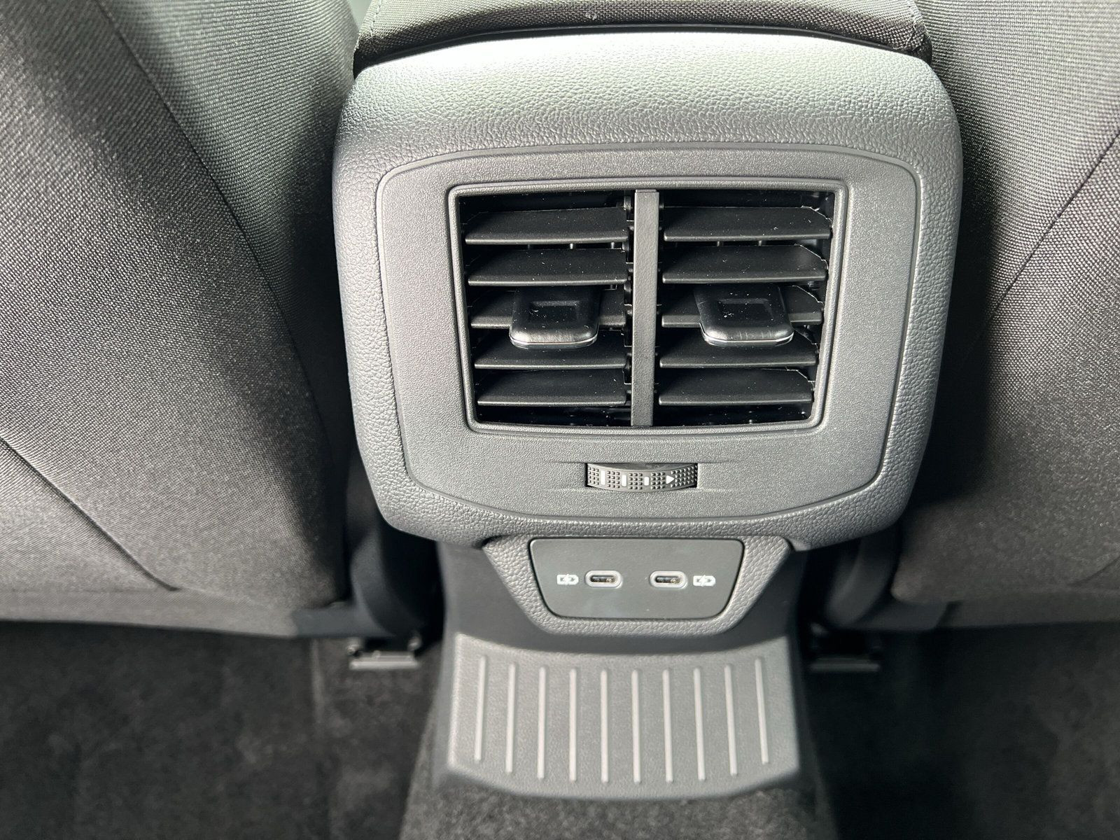 Volkswagen - T-Roc_28