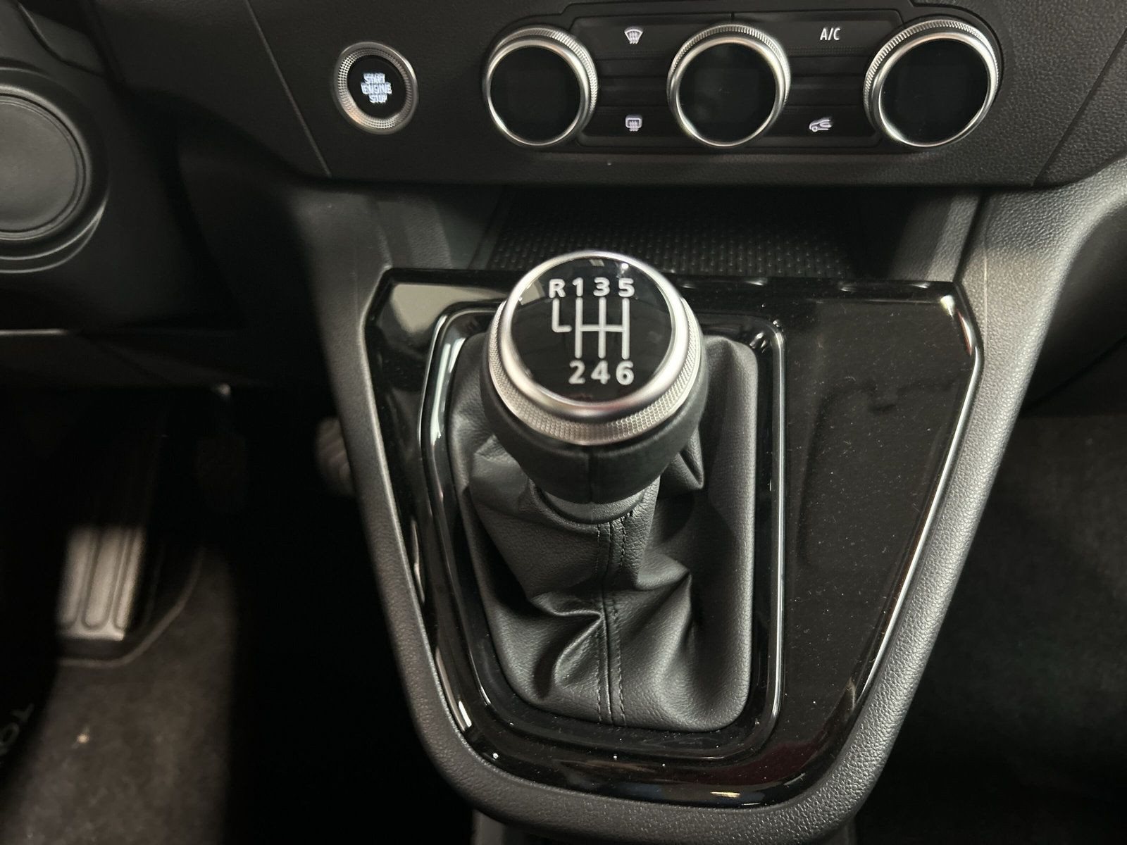 Nissan - Townstar_14