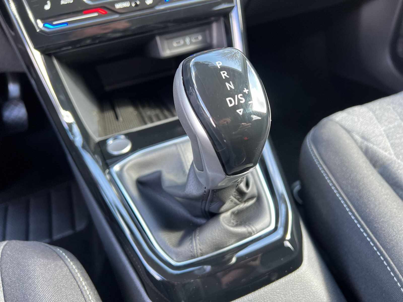 Volkswagen - T-Cross_16