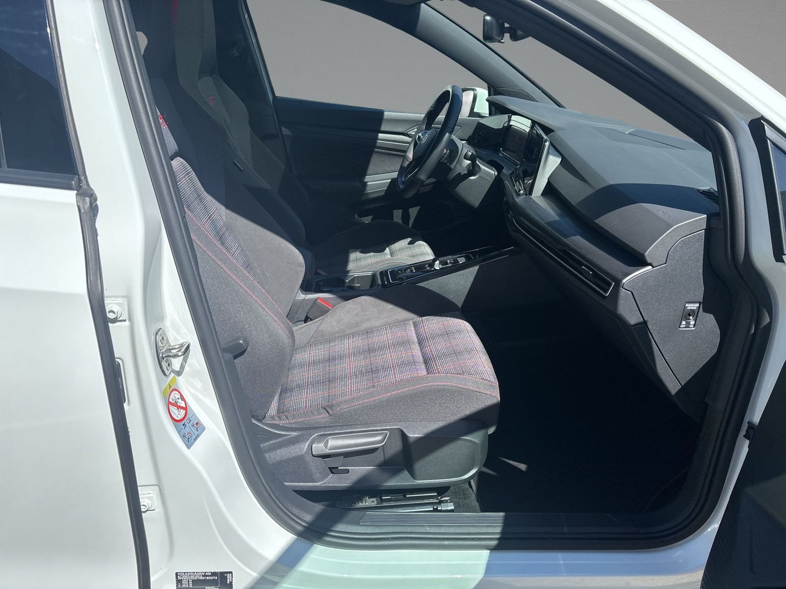 Volkswagen - Golf GTI_12