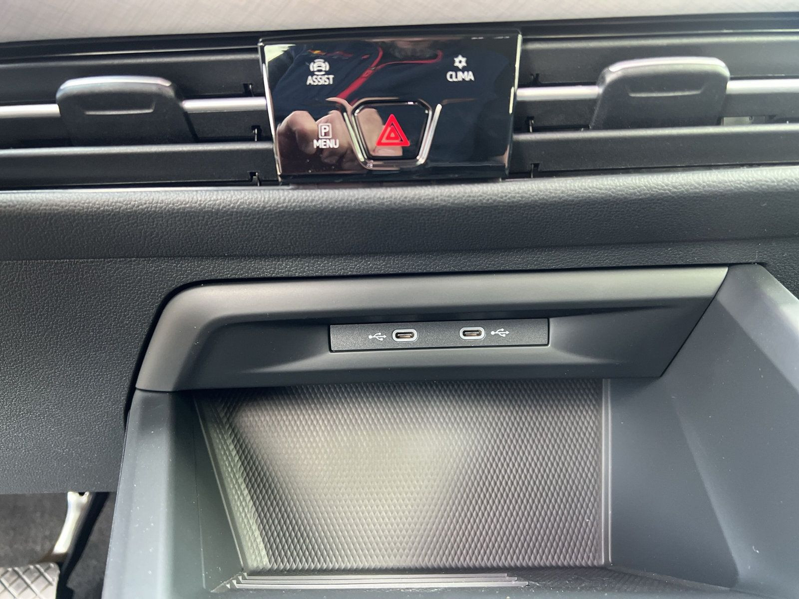 Volkswagen - Golf_16