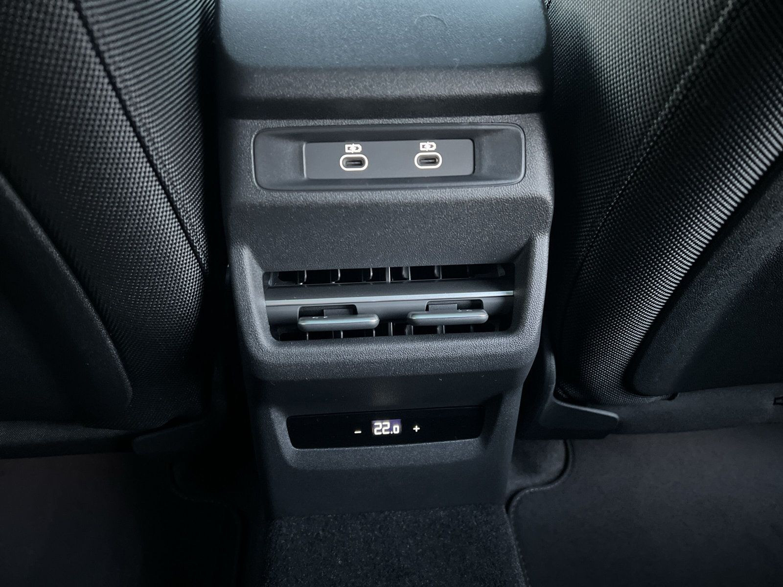 Audi - Q3_25
