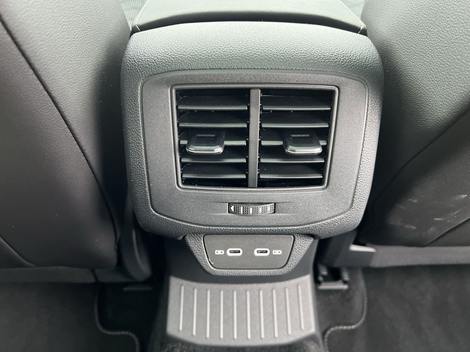 Volkswagen - T-Roc_25