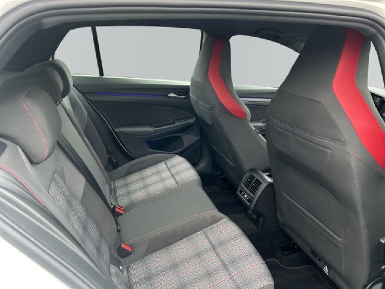 Volkswagen - Golf GTI_13