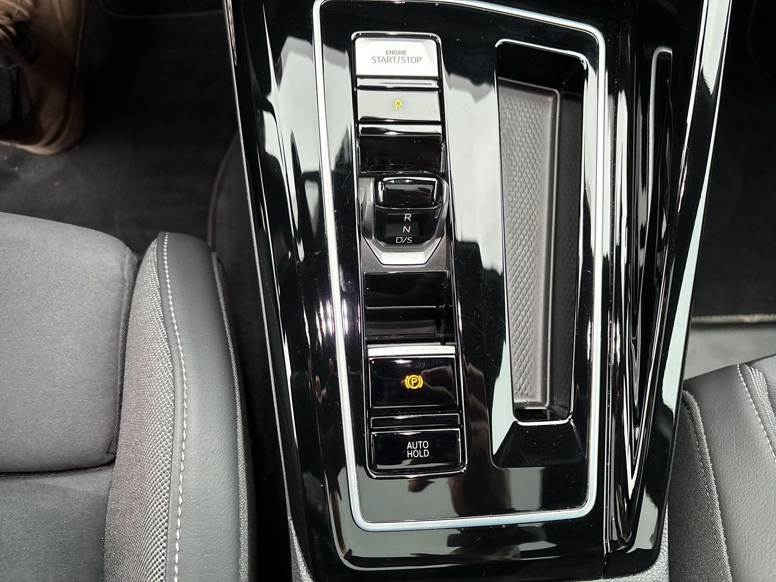 Volkswagen - Golf_15