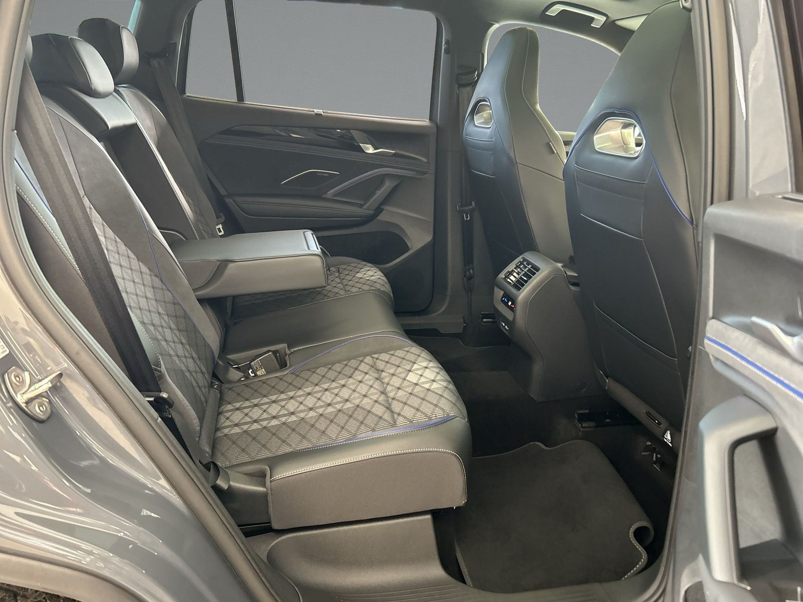 Volkswagen - Tayron_14