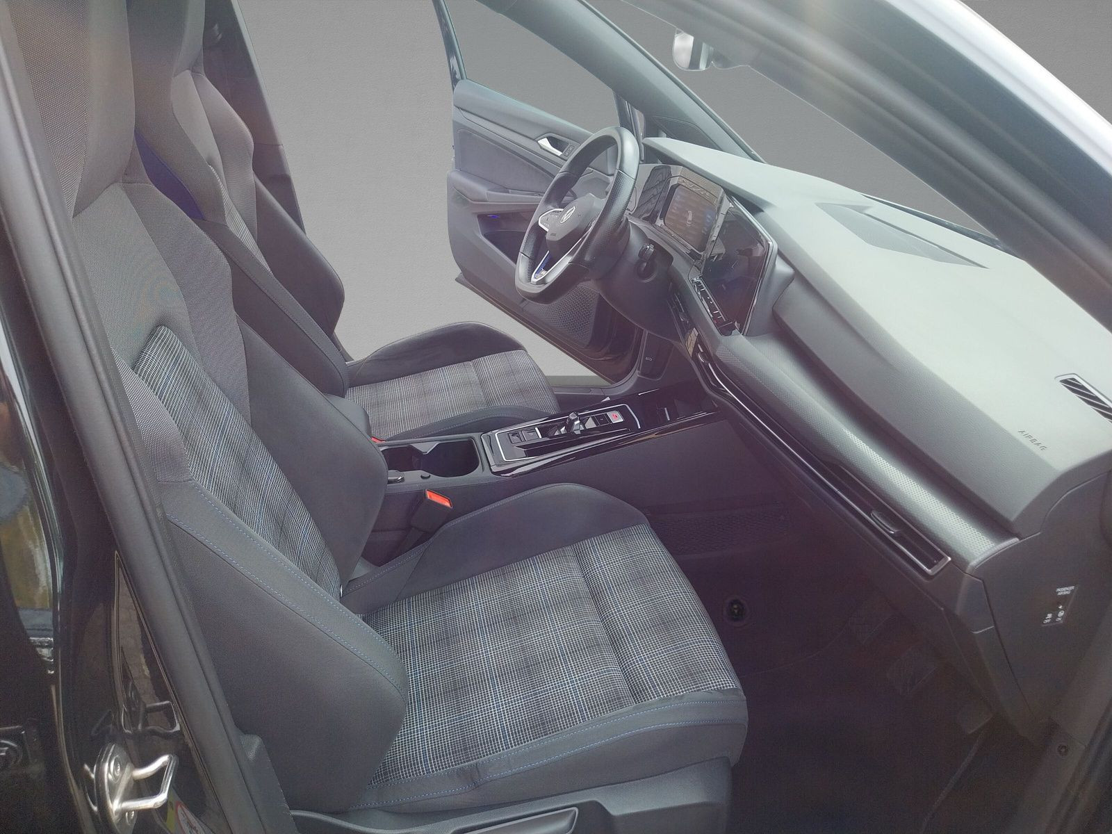 Volkswagen - Golf_12