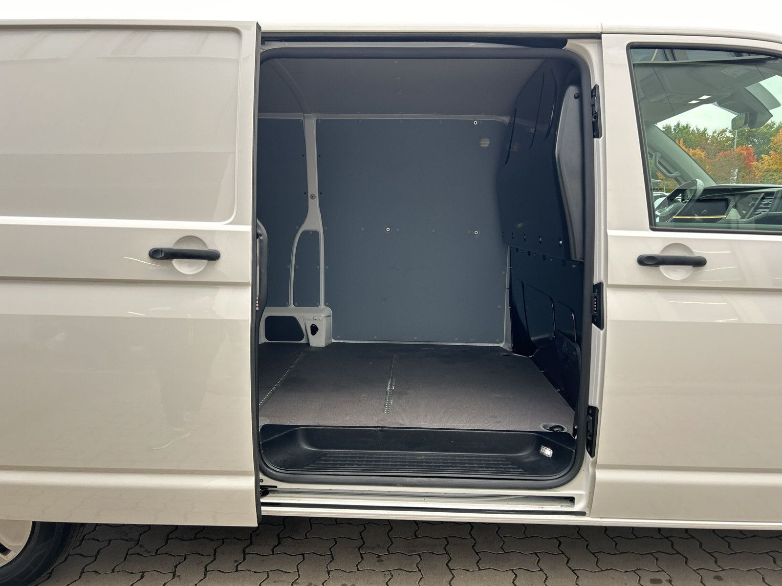 Volkswagen - T6.1 Transporter_12