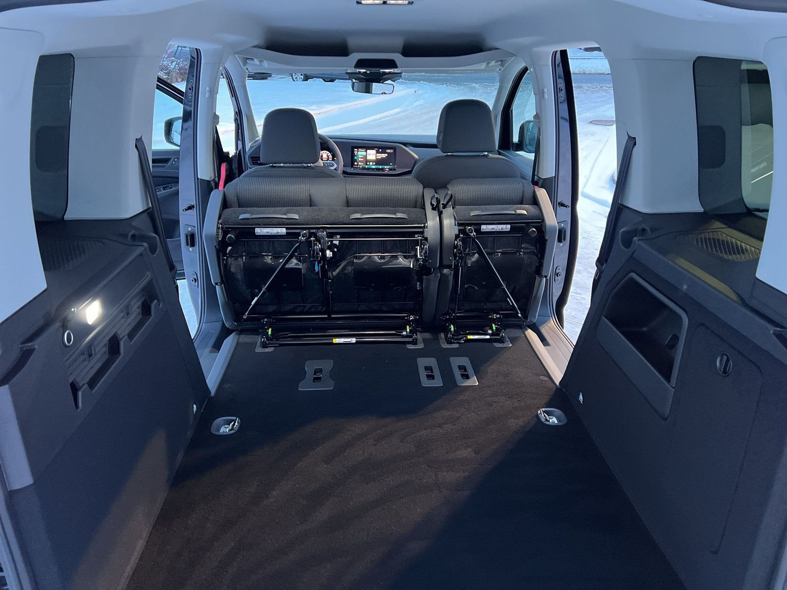 Volkswagen - Caddy_33