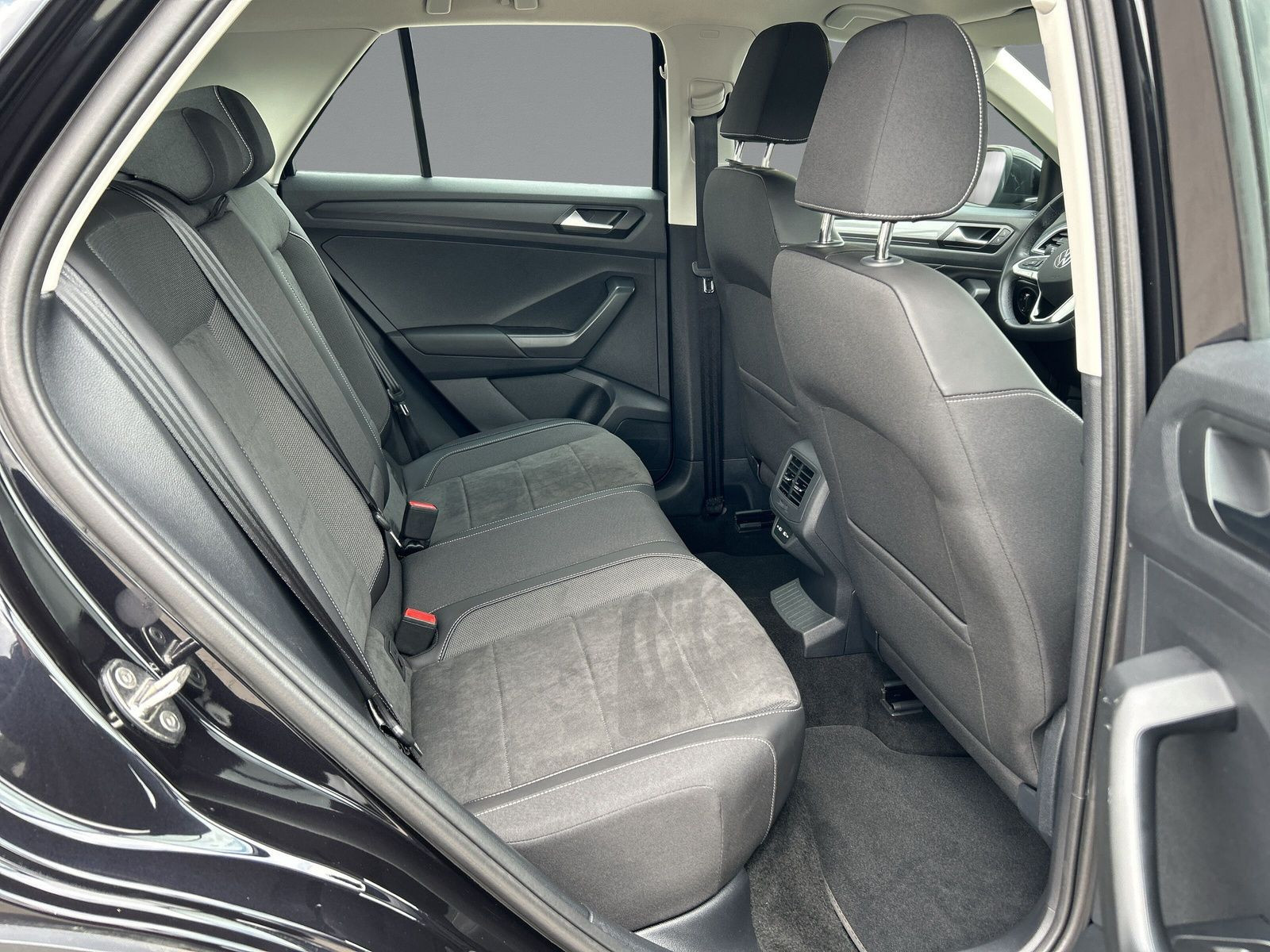 Volkswagen - T-Roc_13