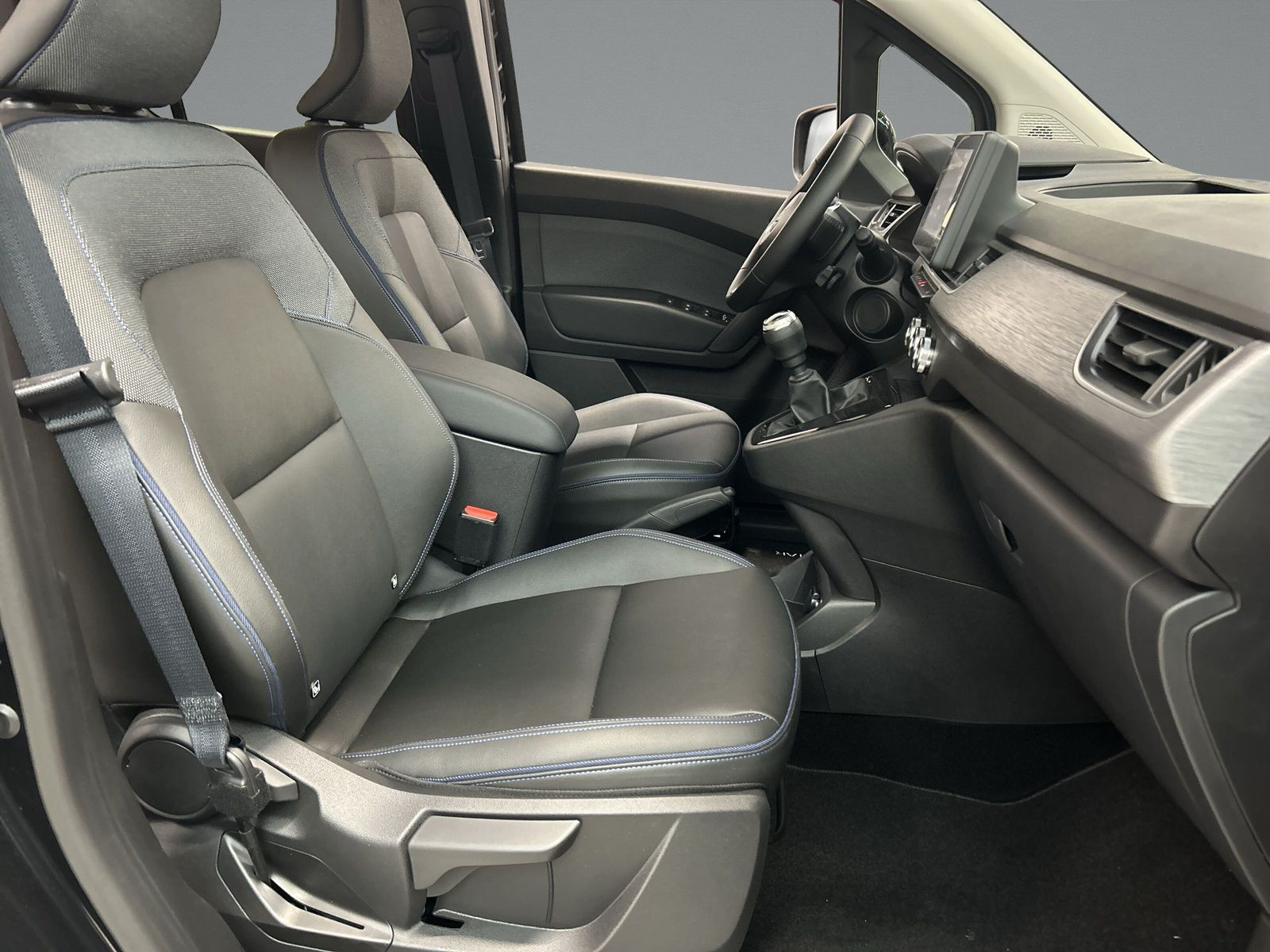 Nissan - Townstar_11