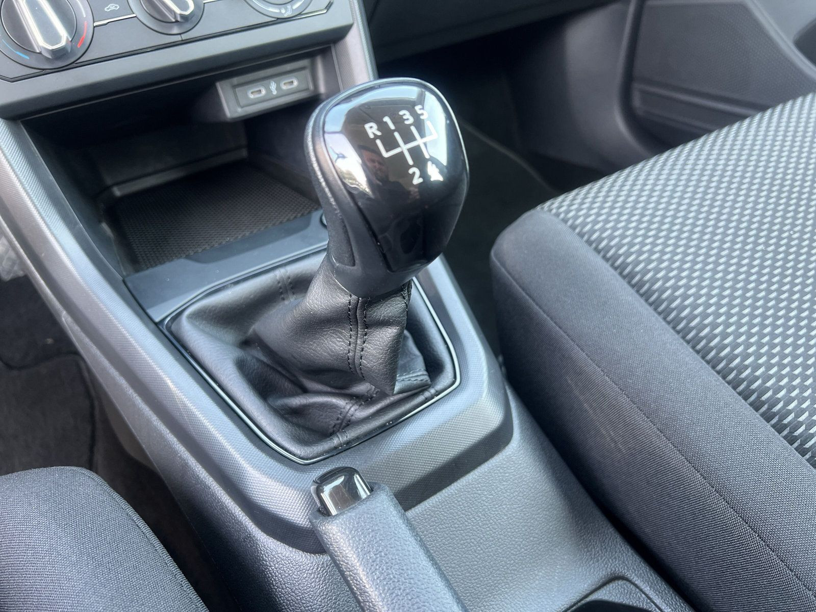 Volkswagen - T-Cross_16