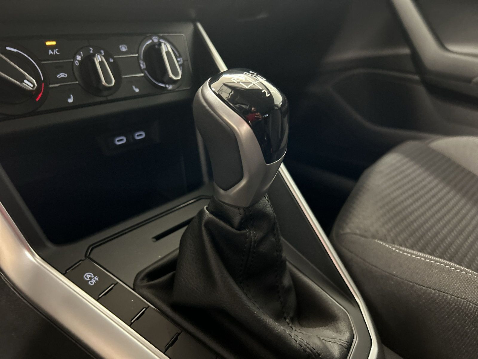 Volkswagen - Polo_16