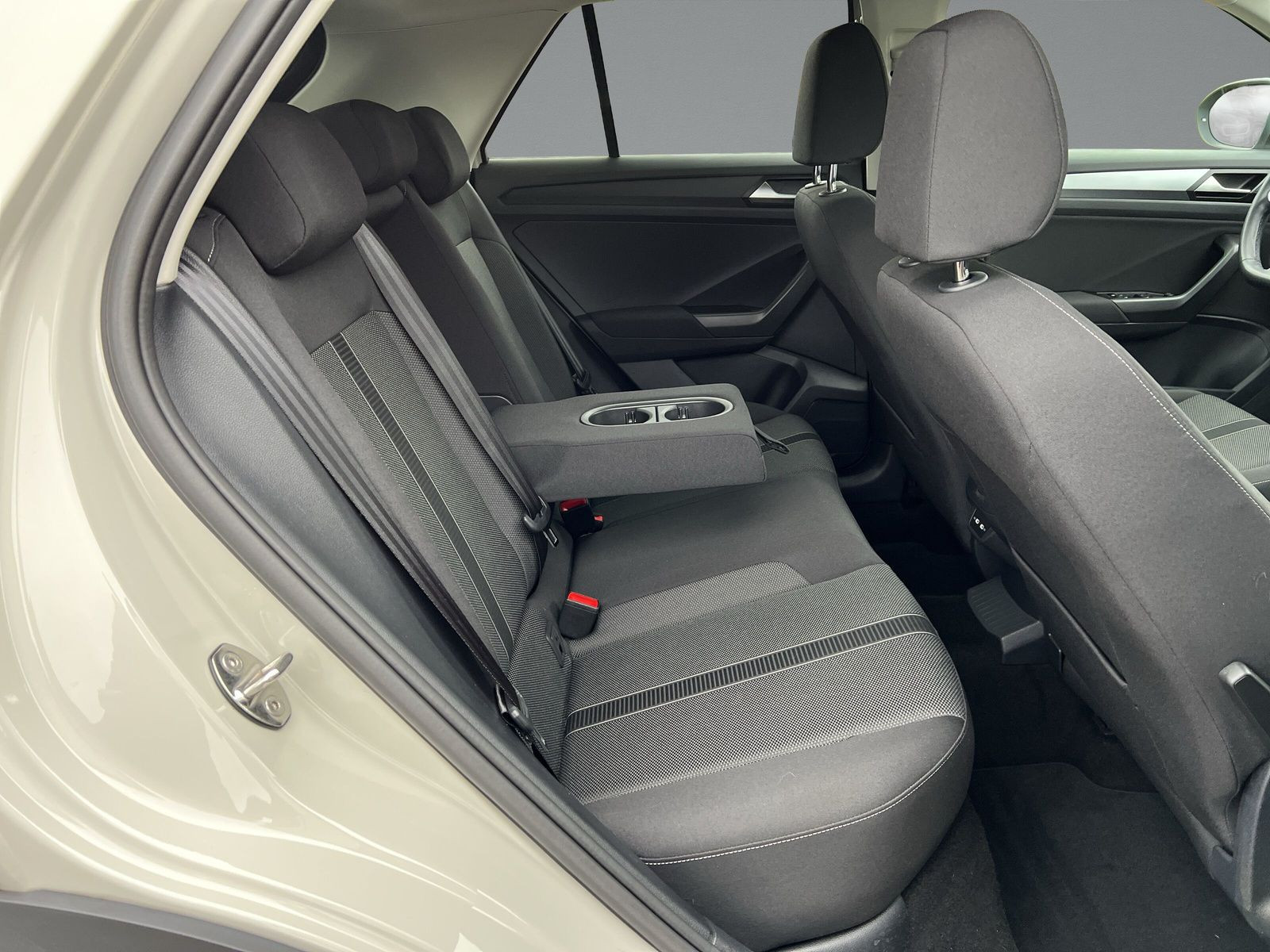 Volkswagen - T-Roc_13