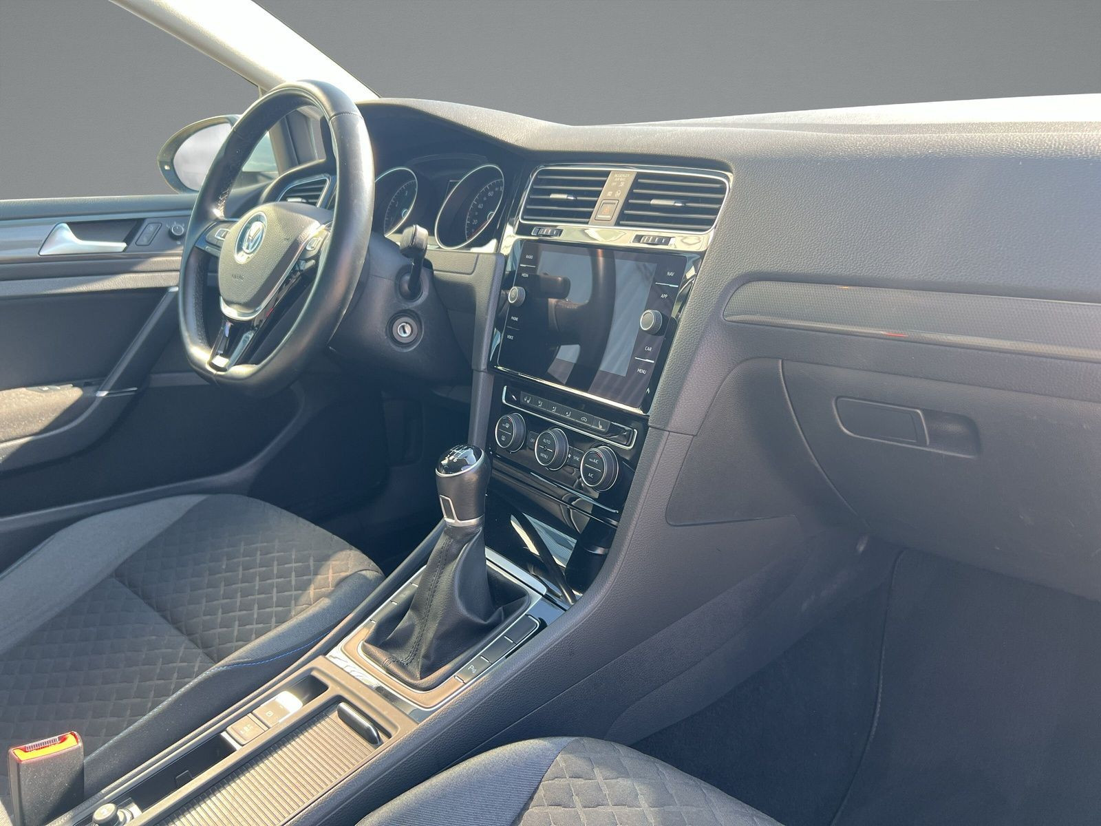 Volkswagen - Golf_14