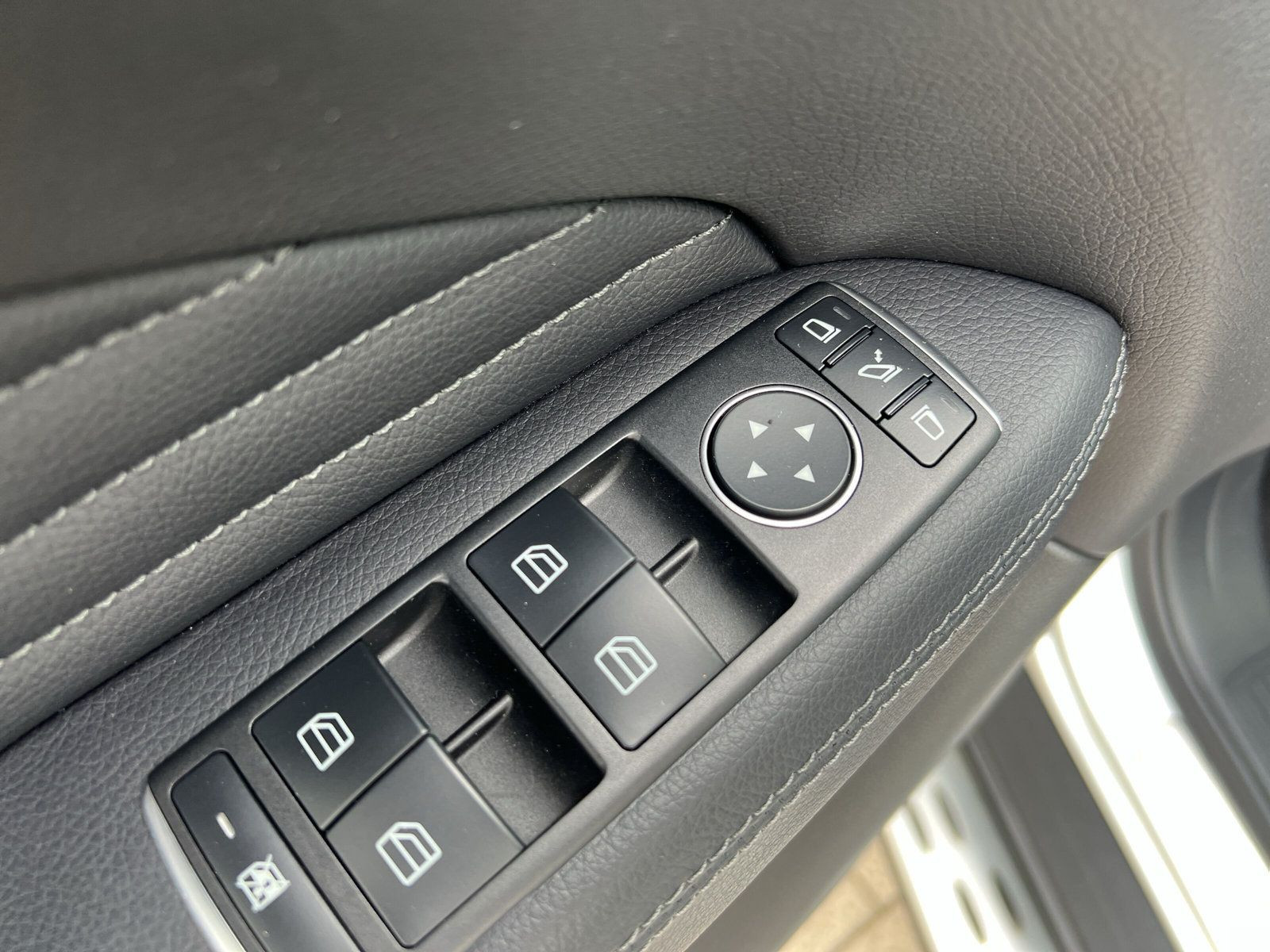 Mercedes-Benz - GLE 400_27