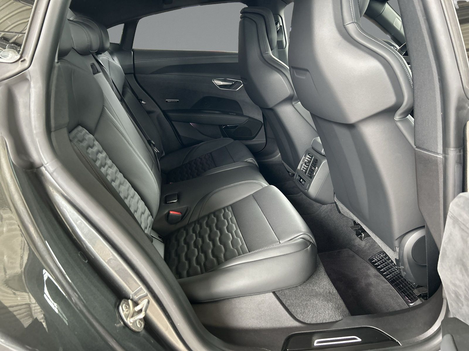 Audi - e-tron GT quattro_13