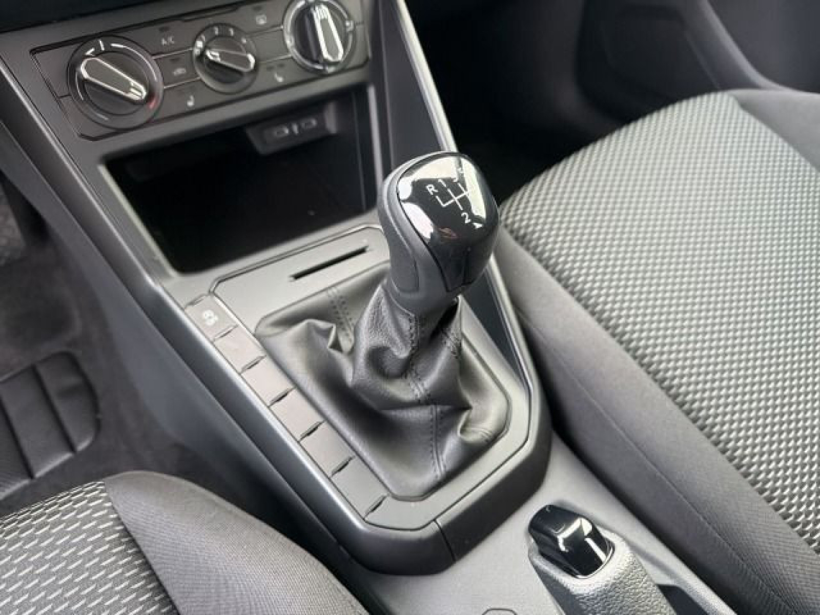 Volkswagen - Polo_16