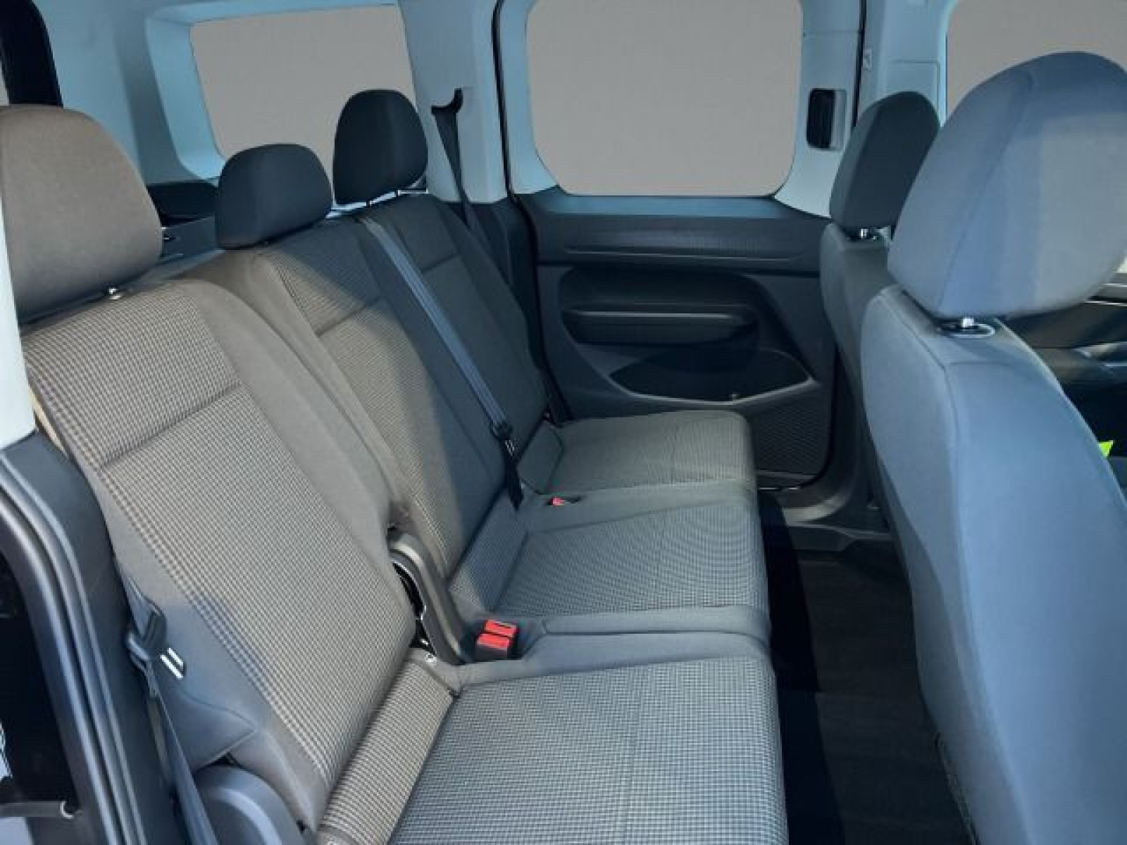 Volkswagen - Caddy_12