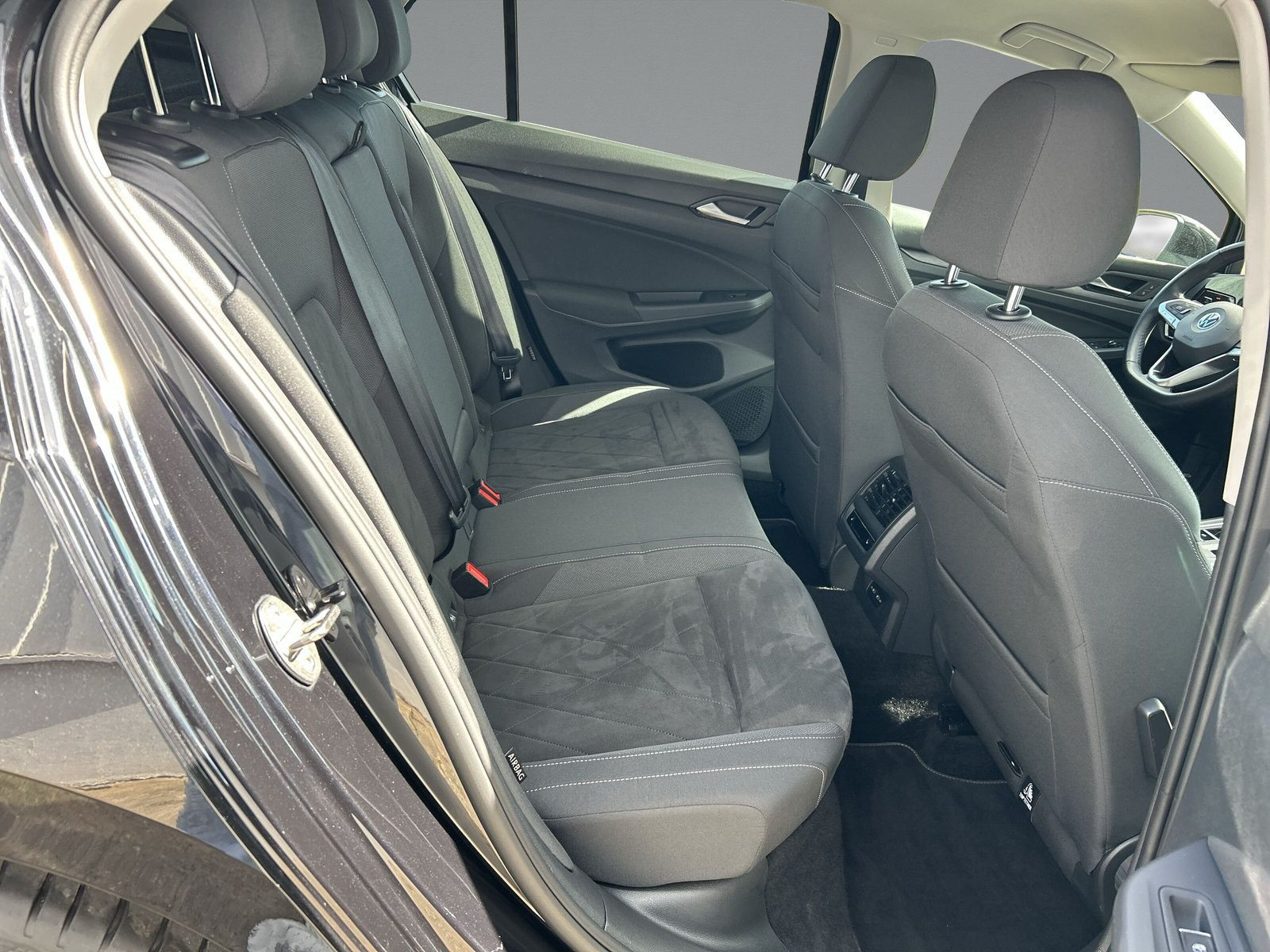 Volkswagen - Golf_13