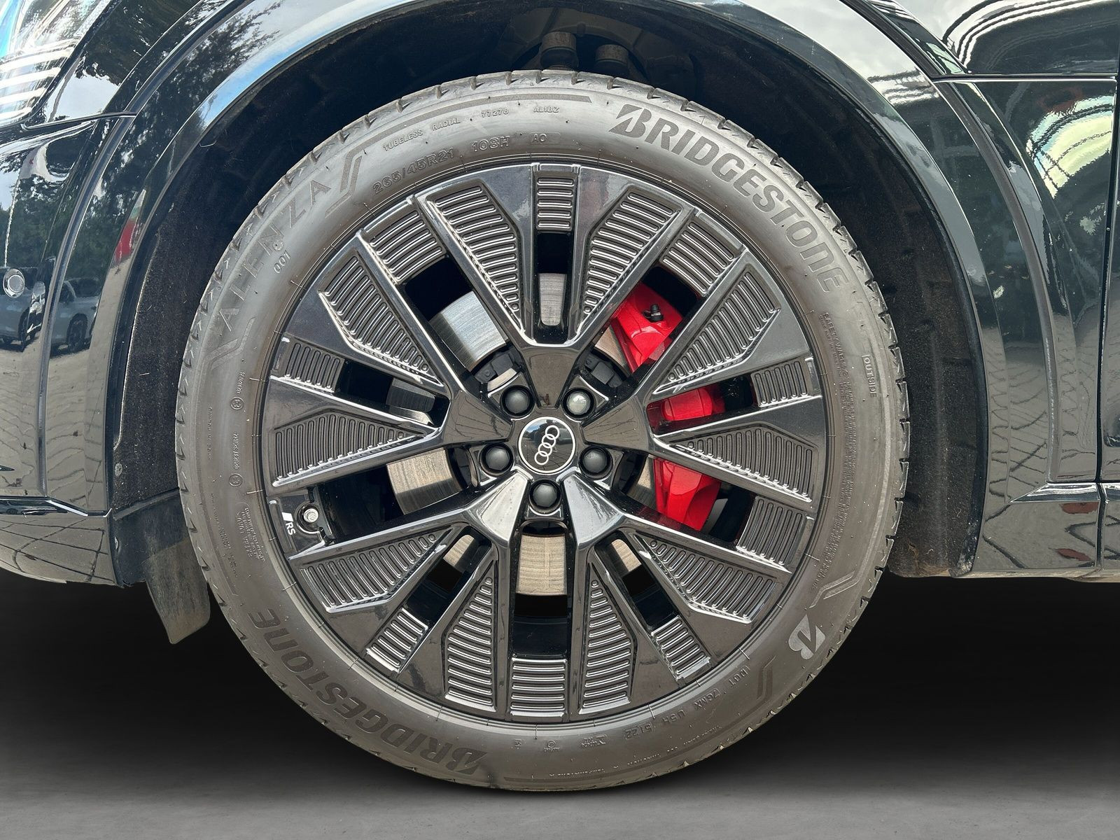 Audi - Q8 Sportback e-tron_7