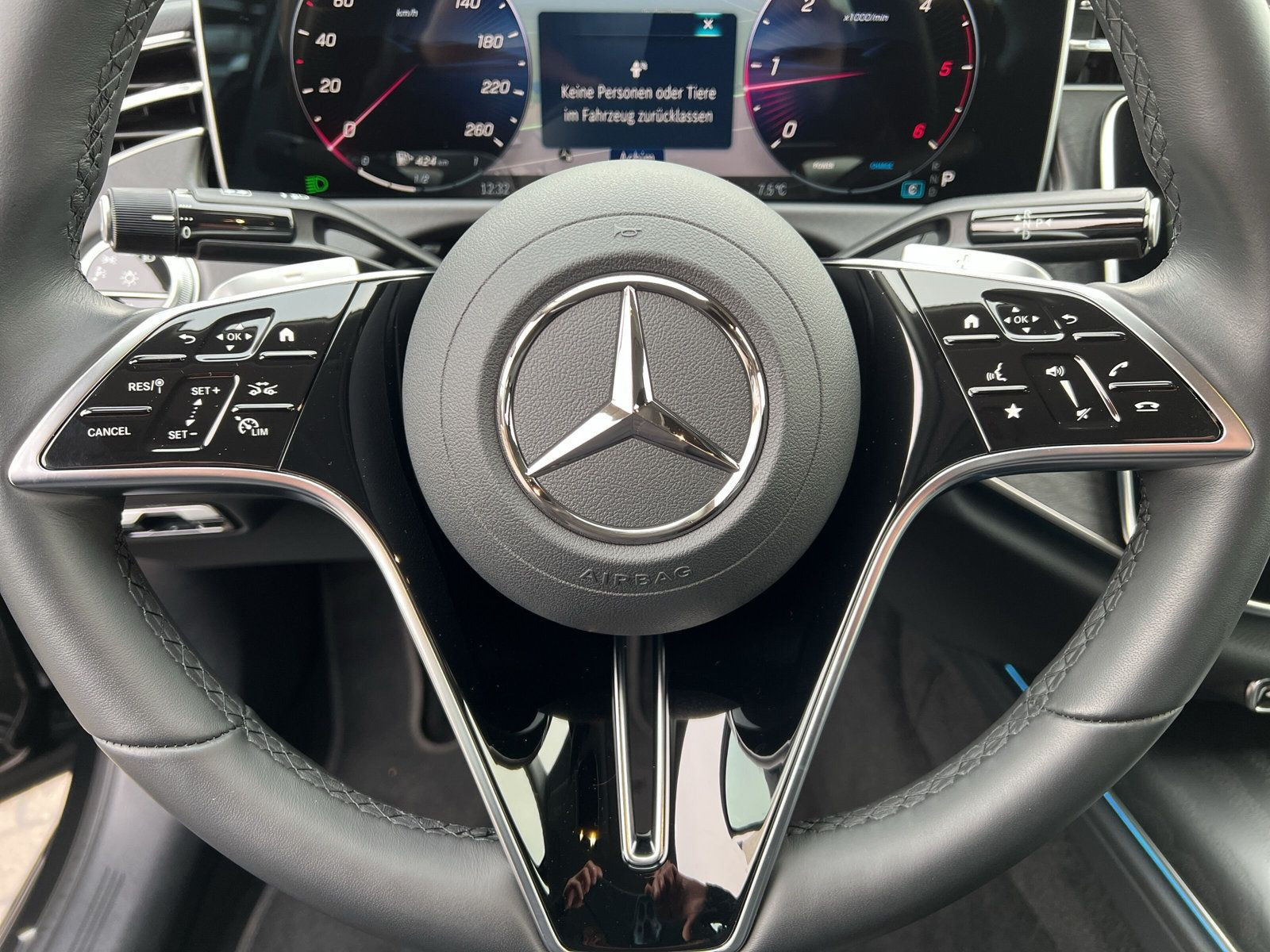 Mercedes-Benz - E 220_26