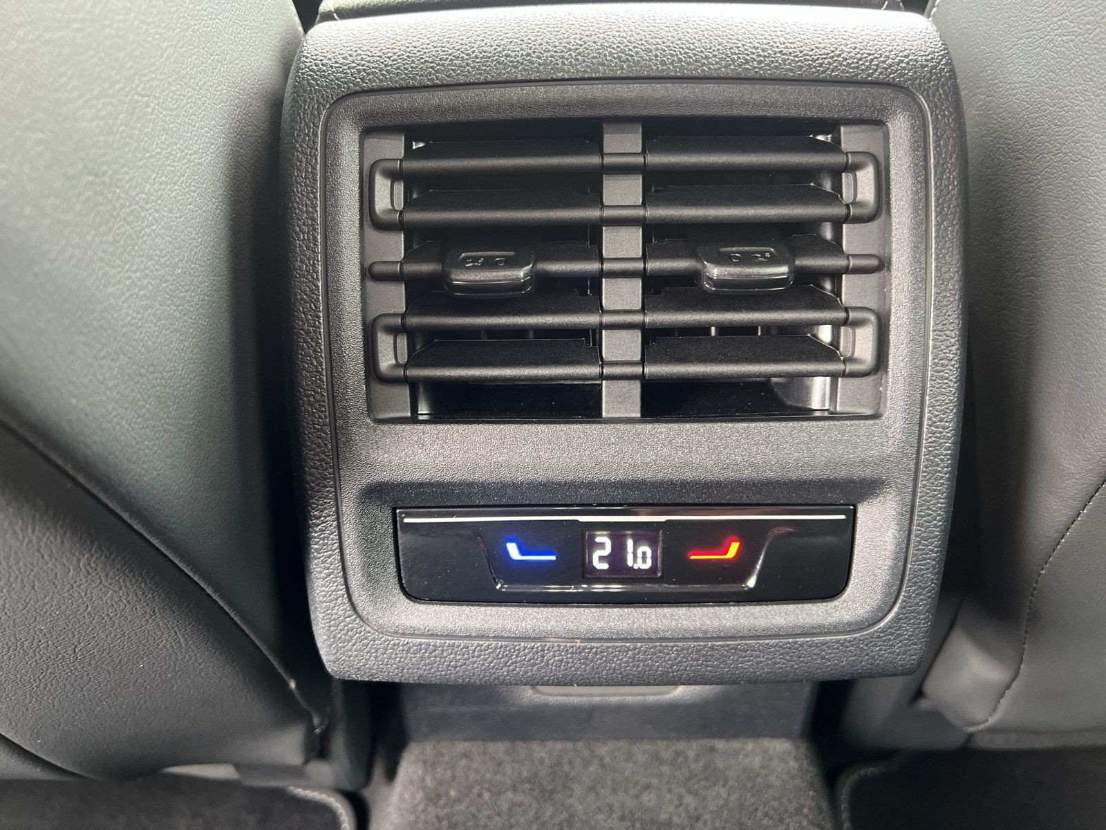 Volkswagen - Golf_26