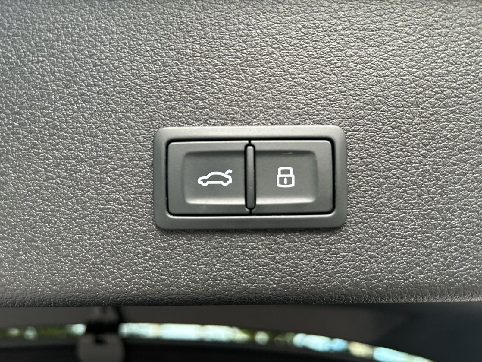 Audi - Q8 Sportback e-tron_36