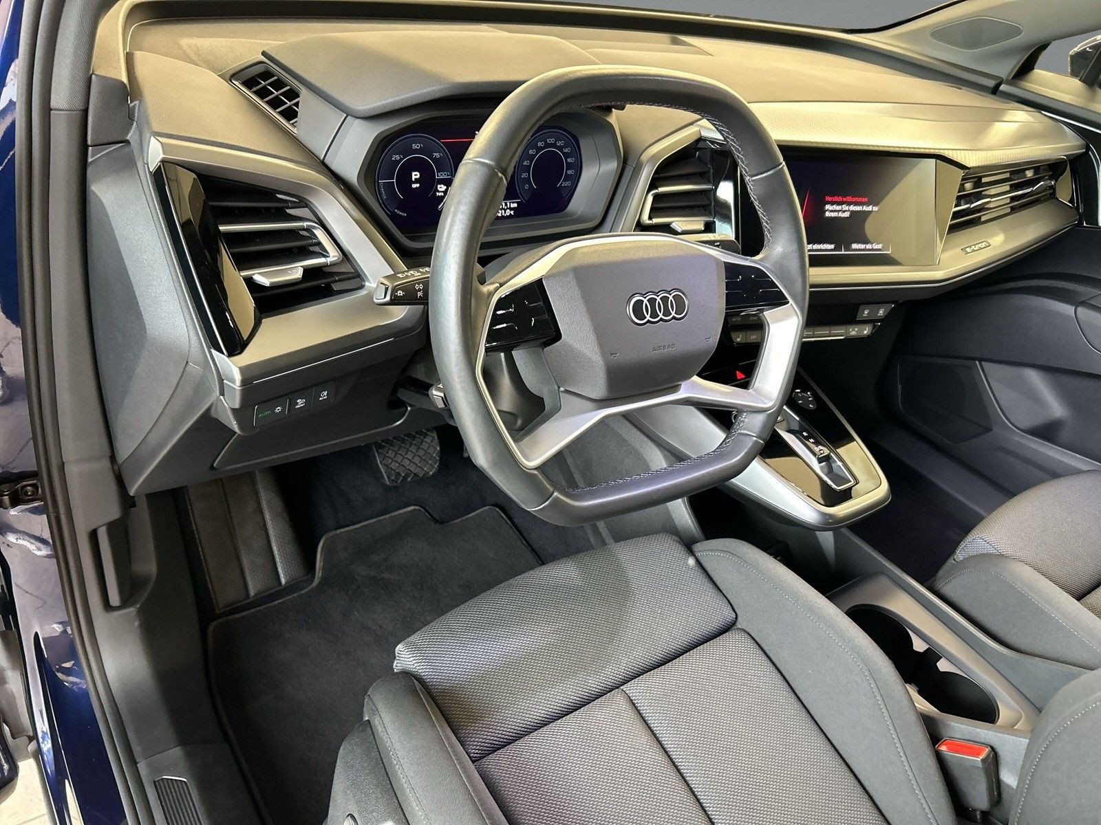Audi - Q4_8
