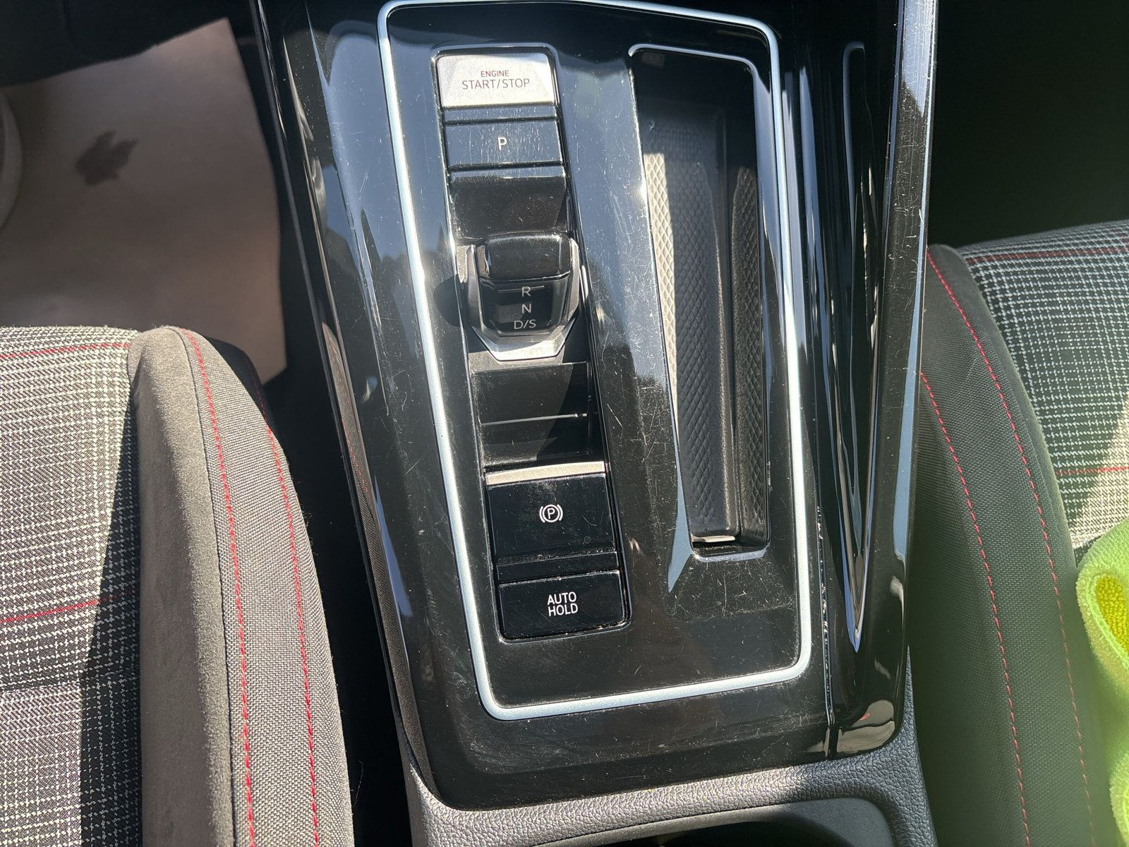 Volkswagen - Golf GTI_15