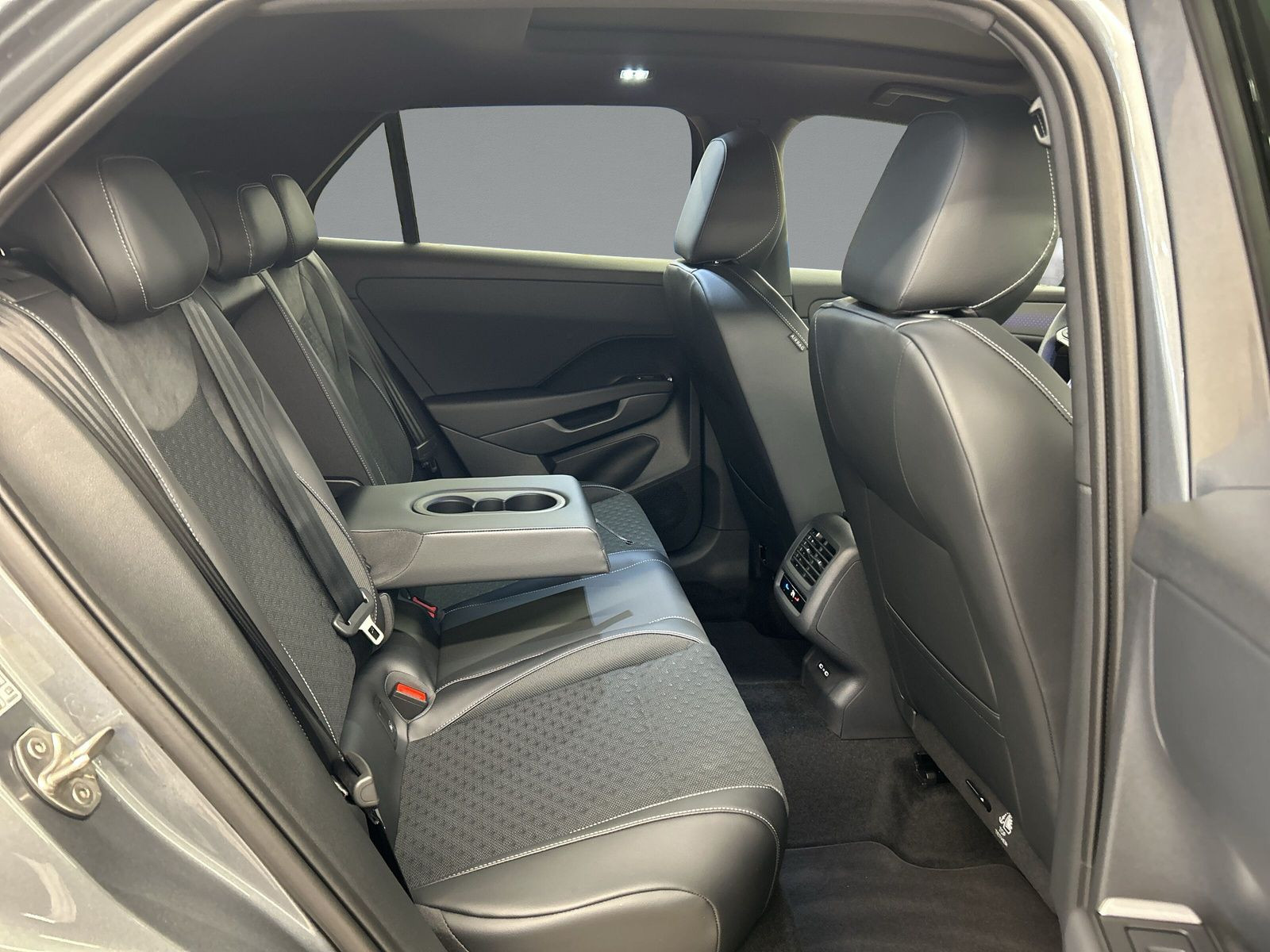 Volkswagen - T-Roc_12