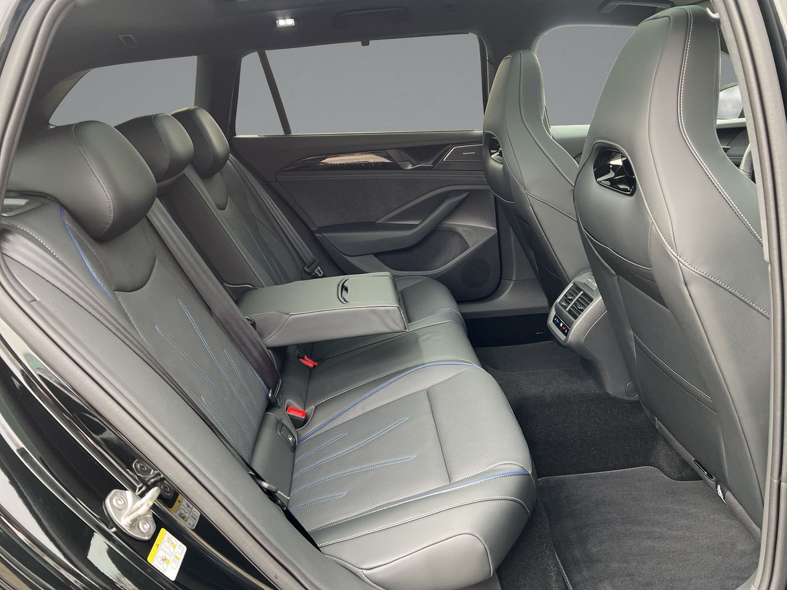 Volkswagen - Passat Variant_14