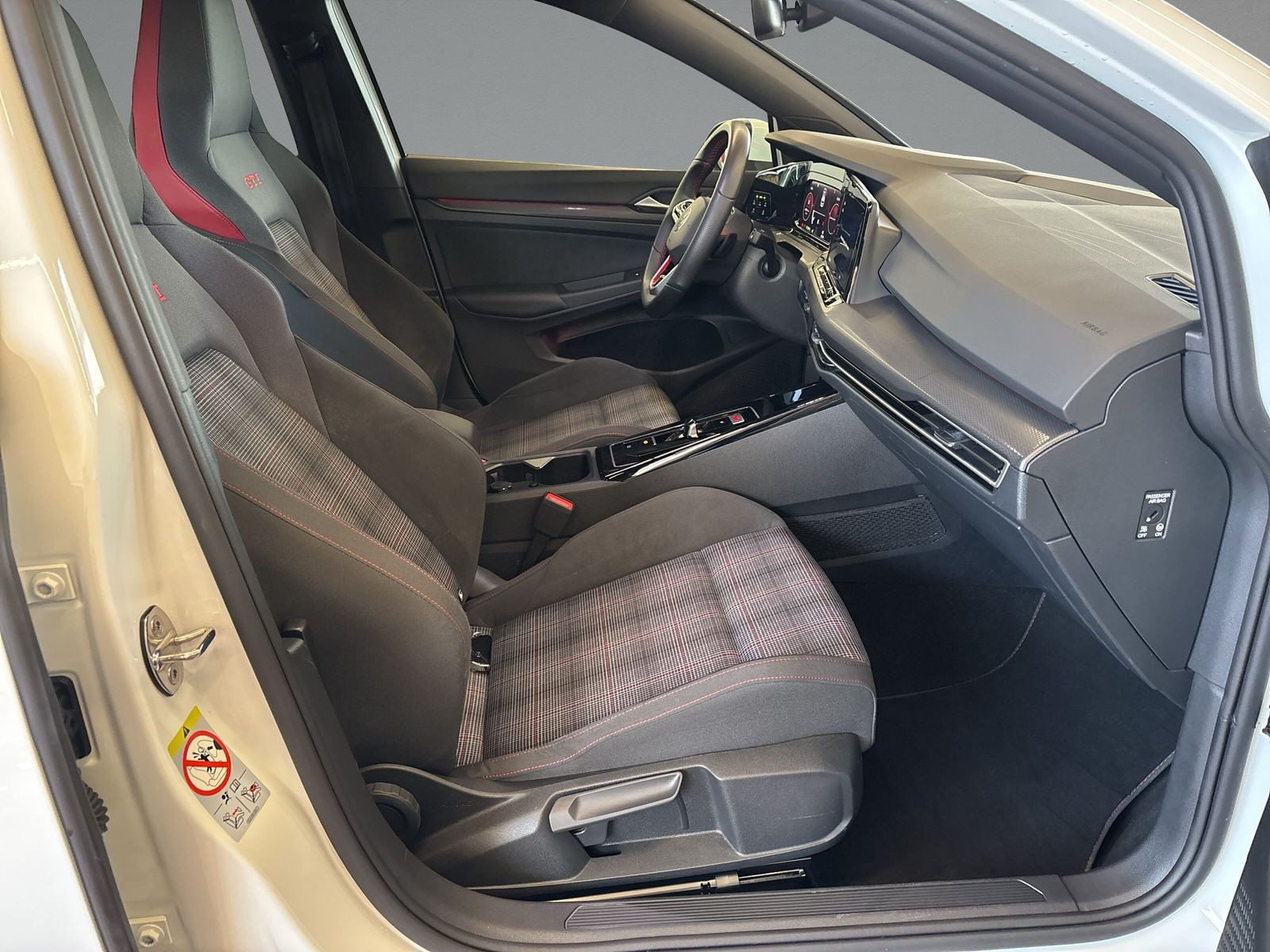 Volkswagen - Golf GTI_12