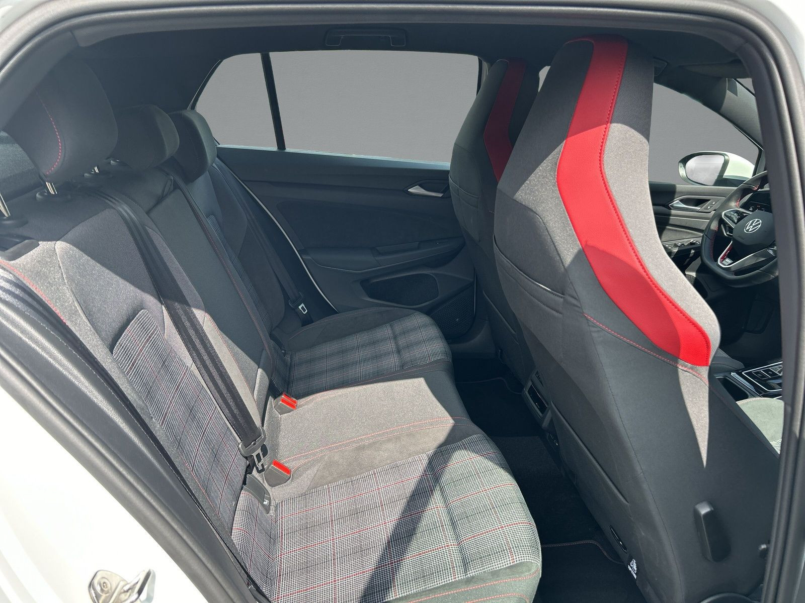 Volkswagen - Golf GTI_13