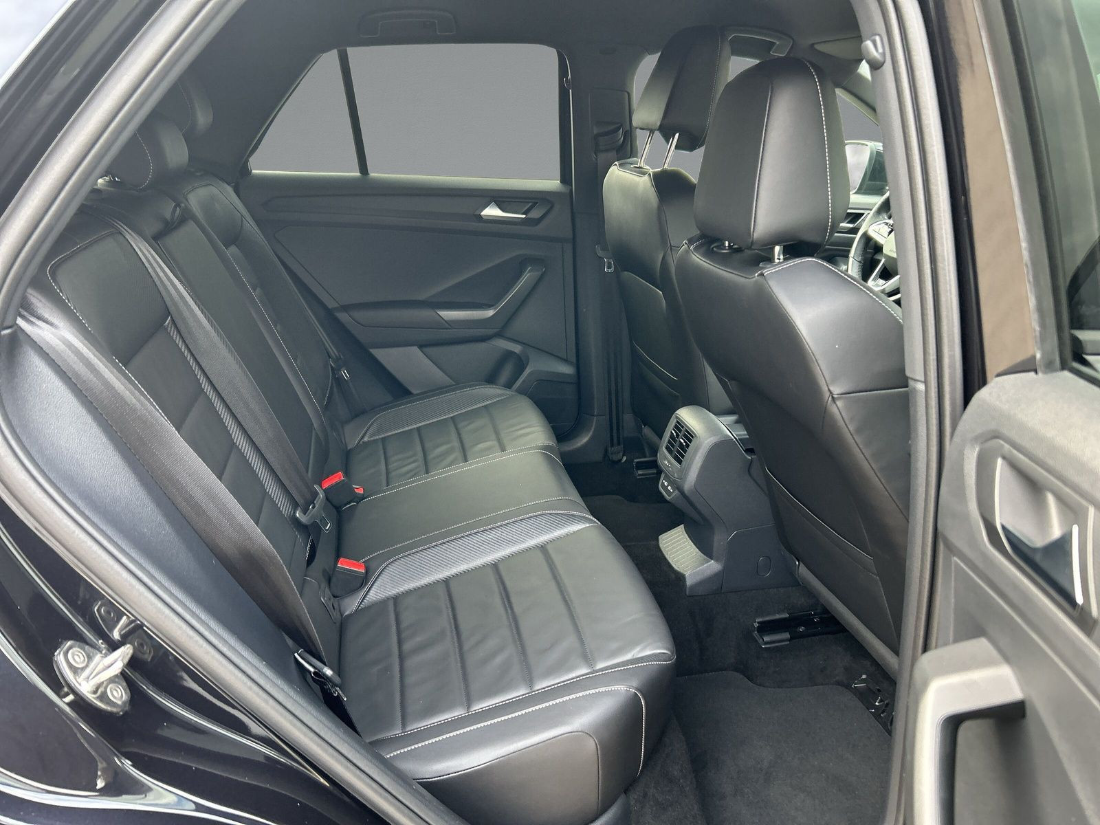 Volkswagen - T-Roc_13