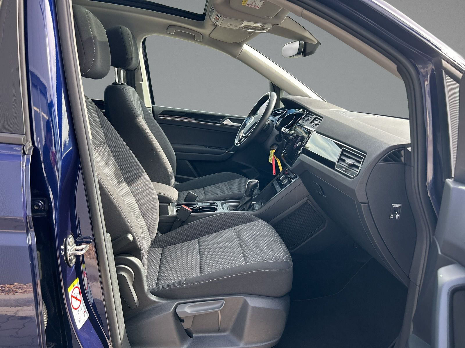 Volkswagen - Touran_12