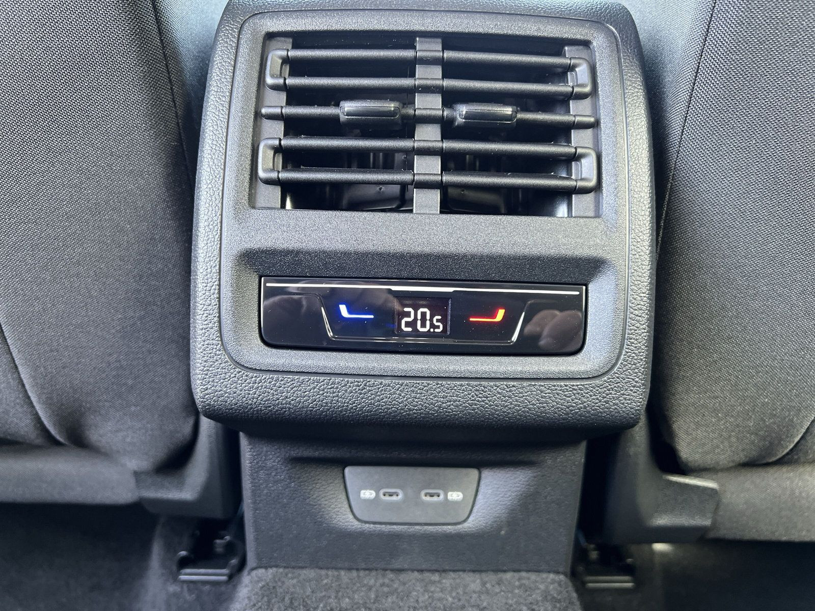 Volkswagen - Golf_29