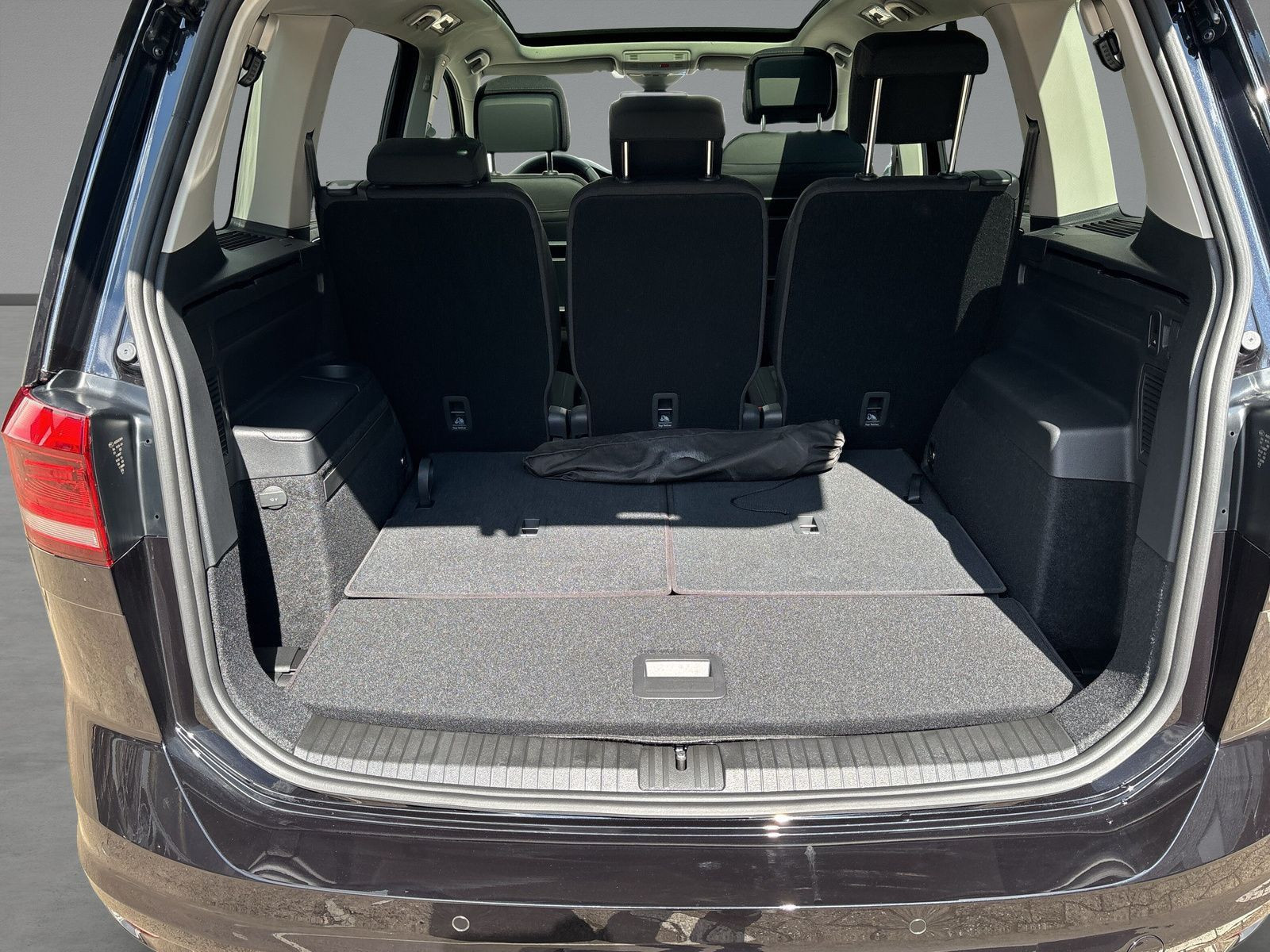 Volkswagen - Touran_12