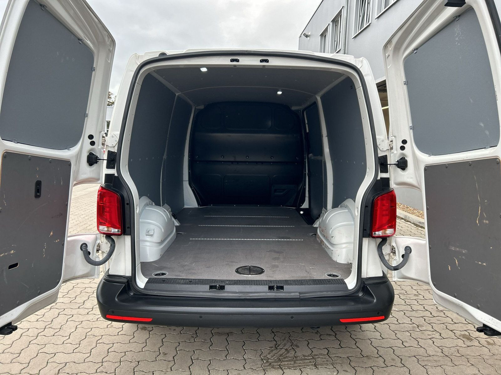 Volkswagen - T6.1 Transporter_9