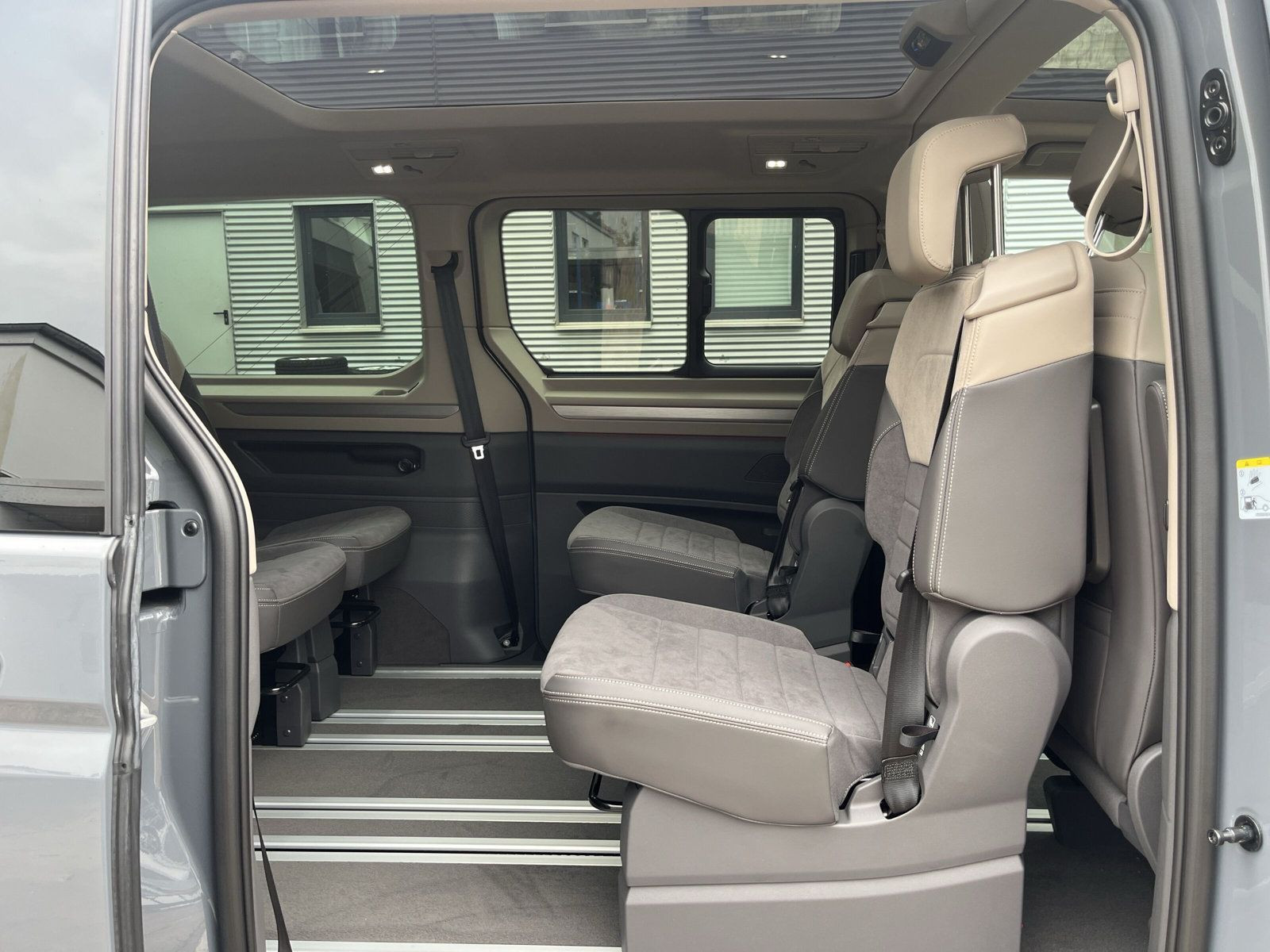 Volkswagen - Multivan_12