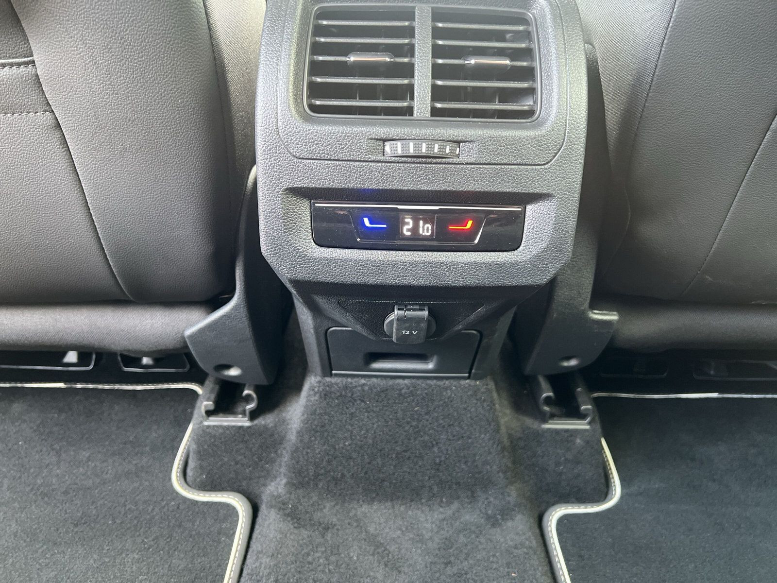 Volkswagen - Touran_28