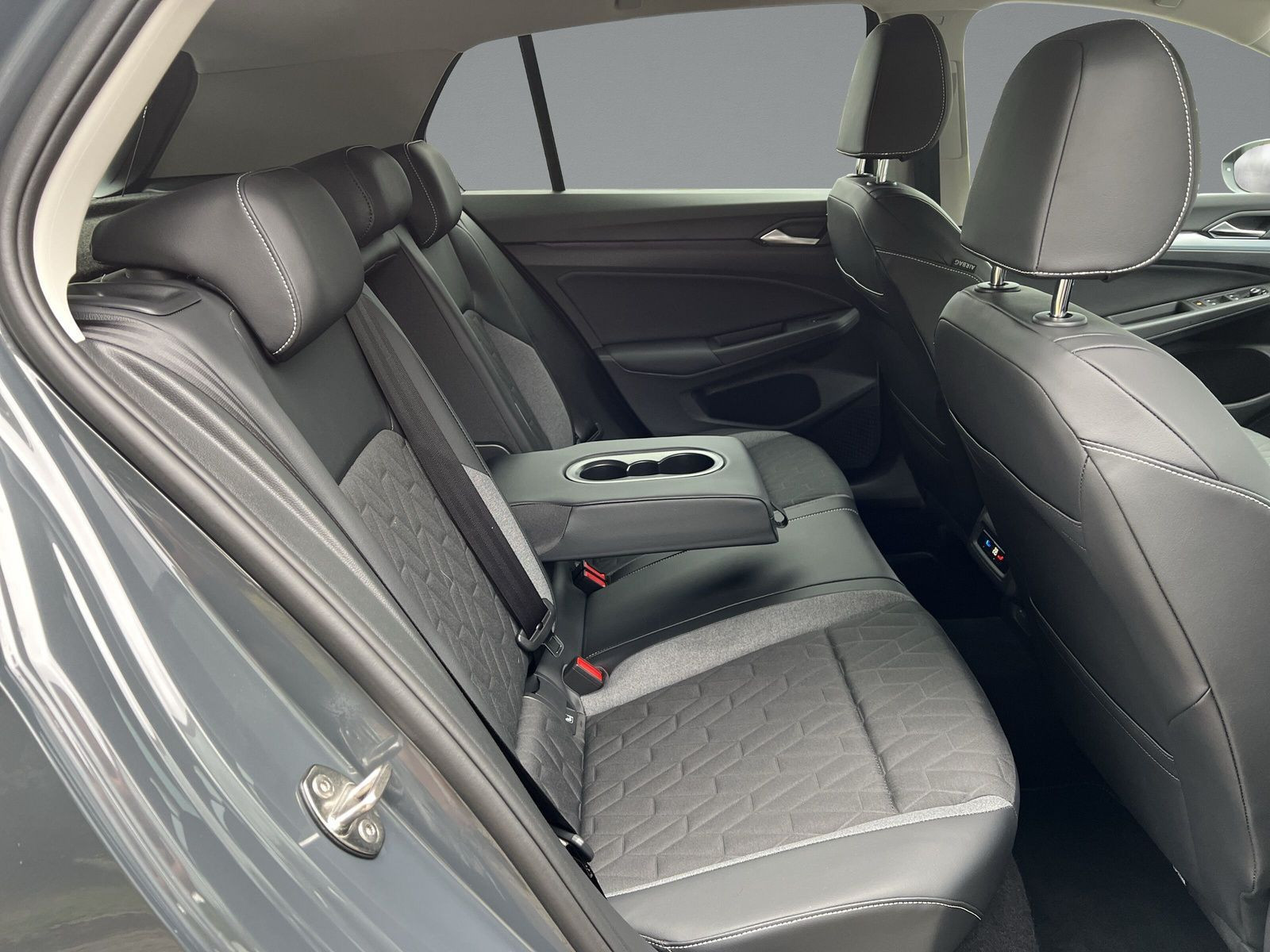 Volkswagen - Golf_13