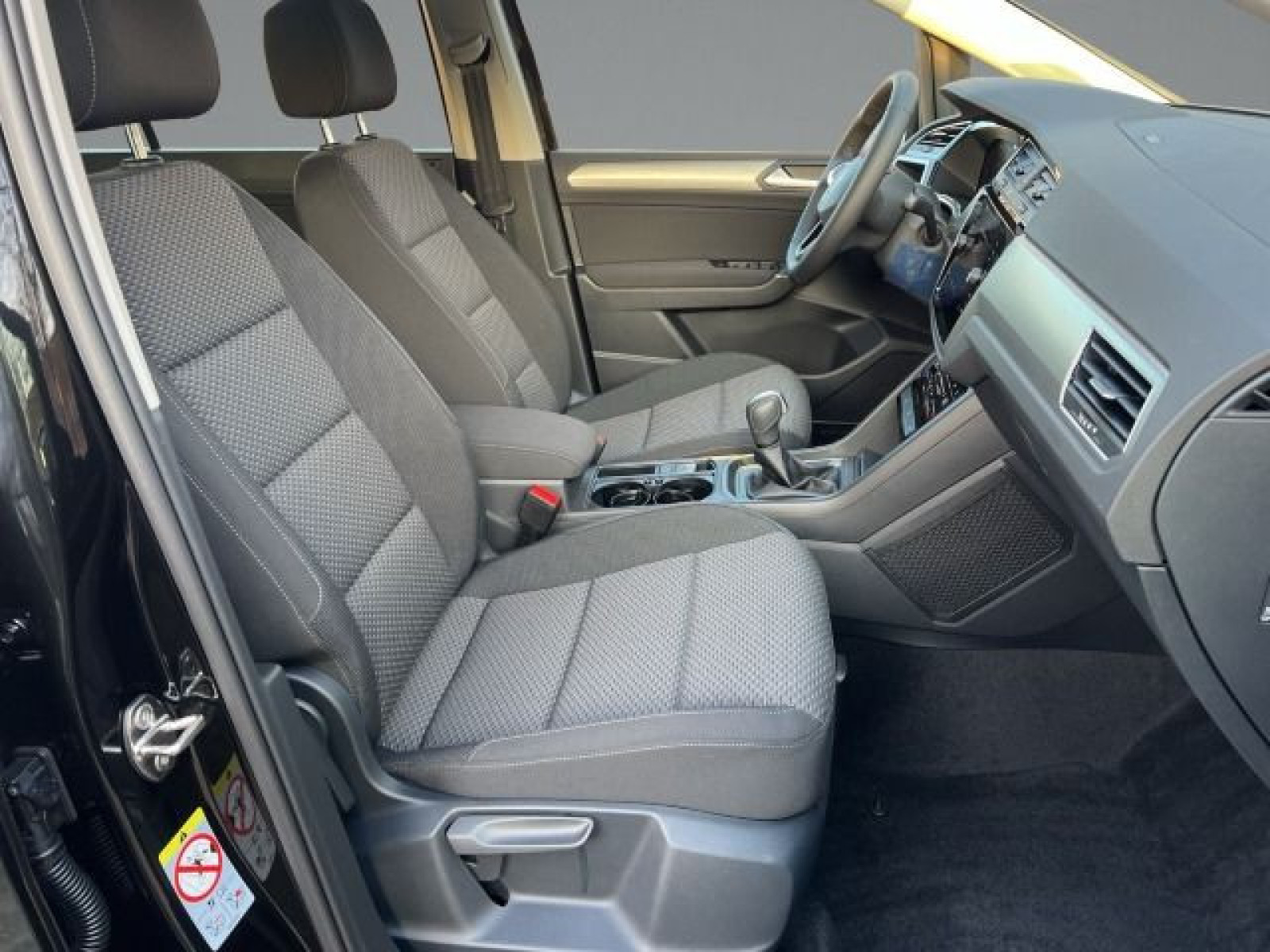 Volkswagen - Touran_12