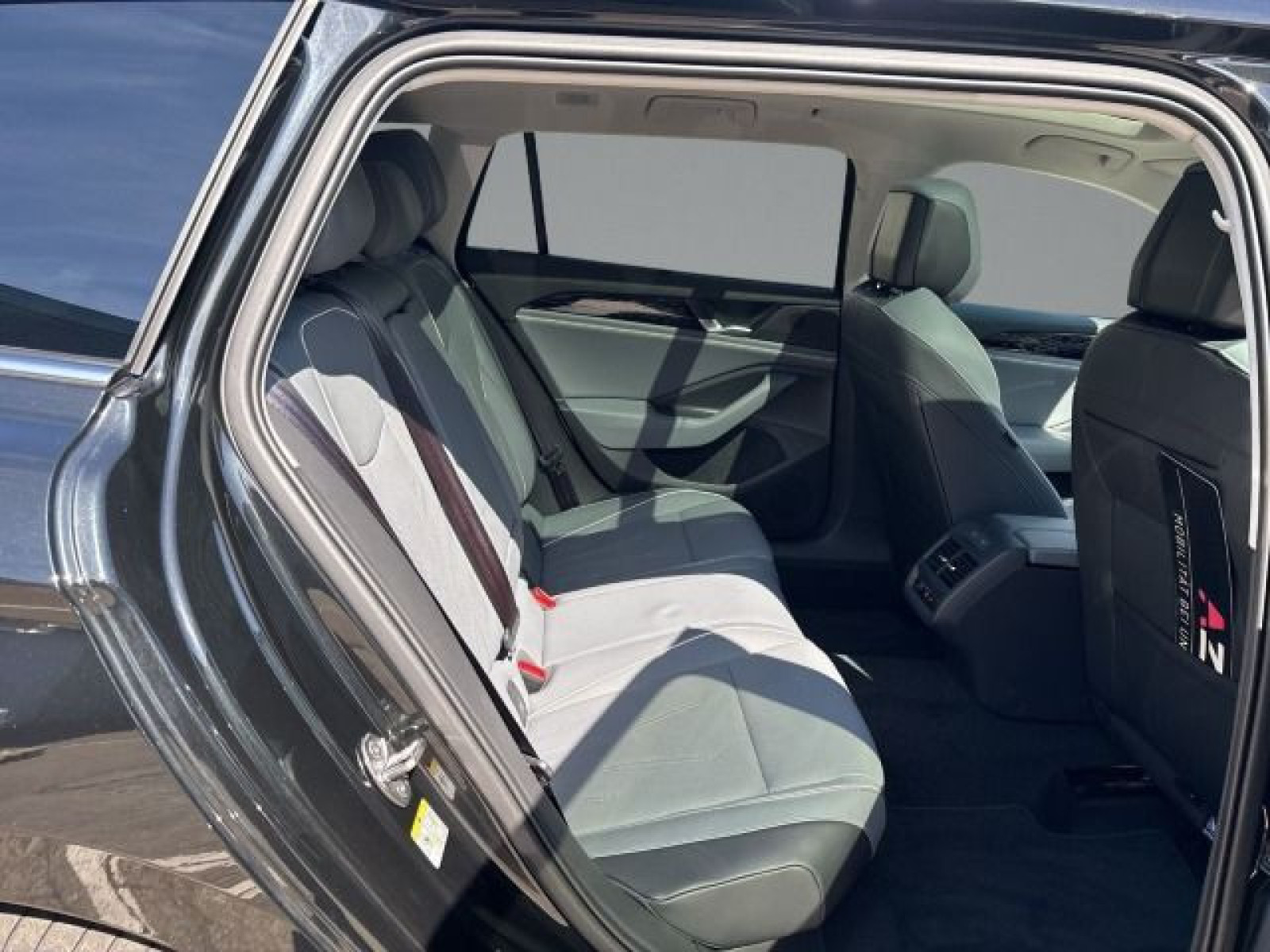 Volkswagen - Passat Variant_14