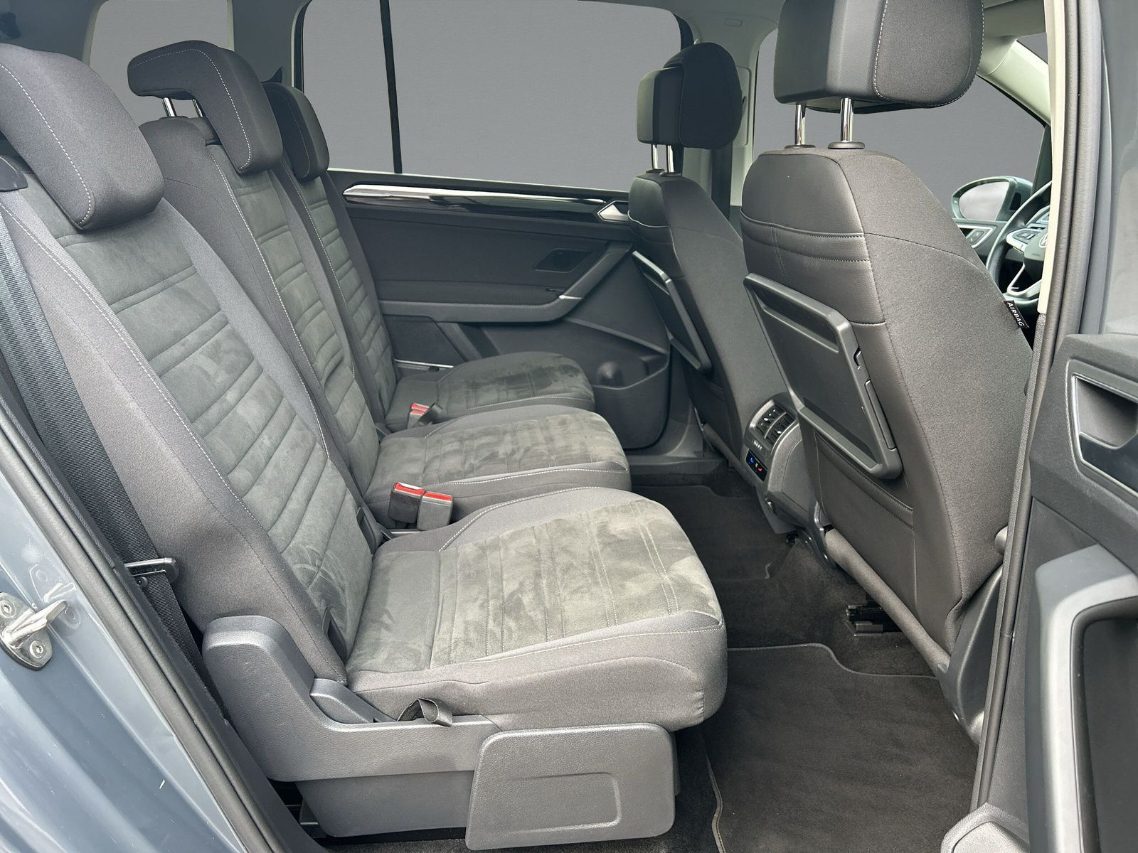 Volkswagen - Touran_12